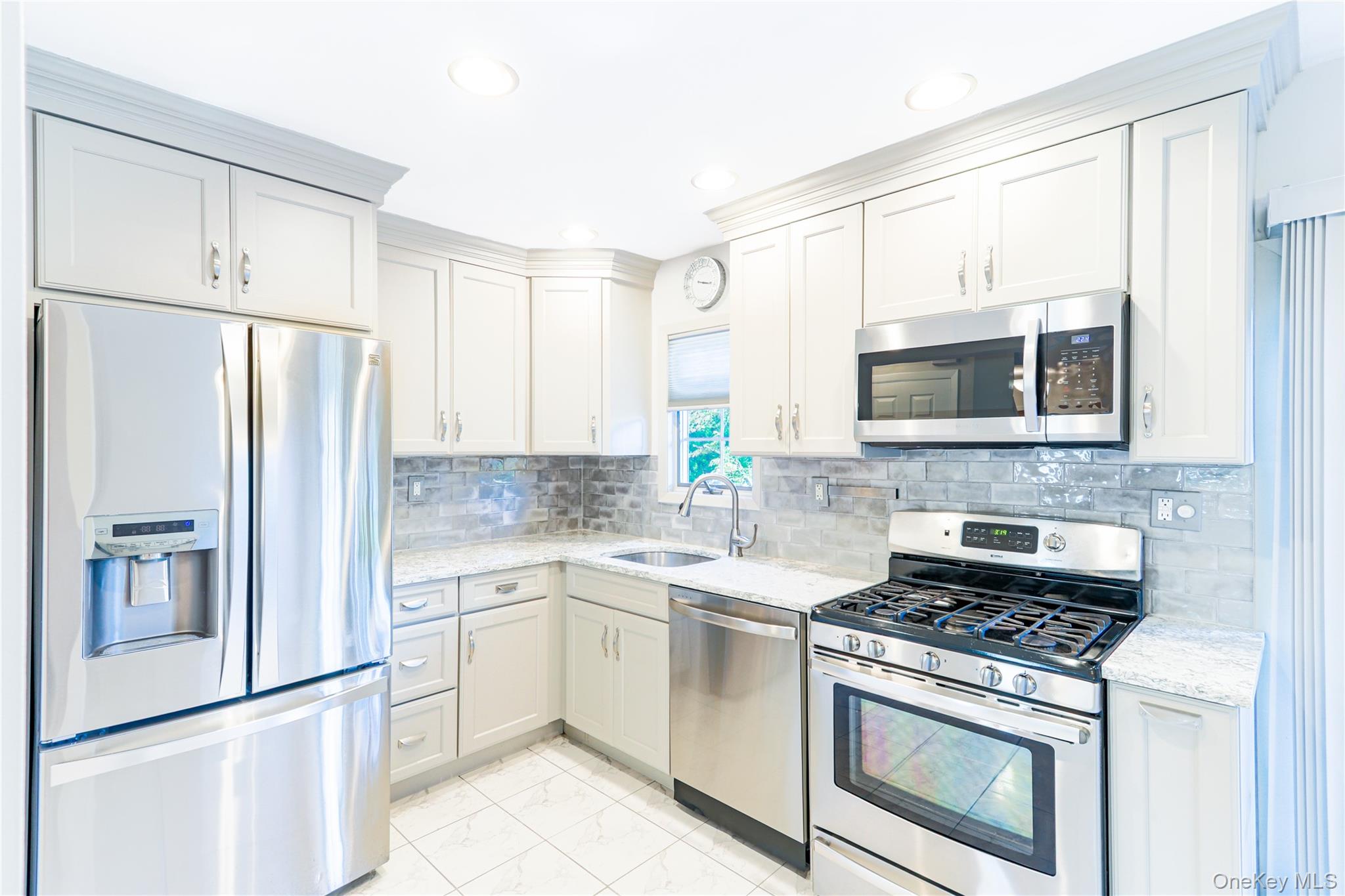 5 Lime Court, West Babylon, NY 11704