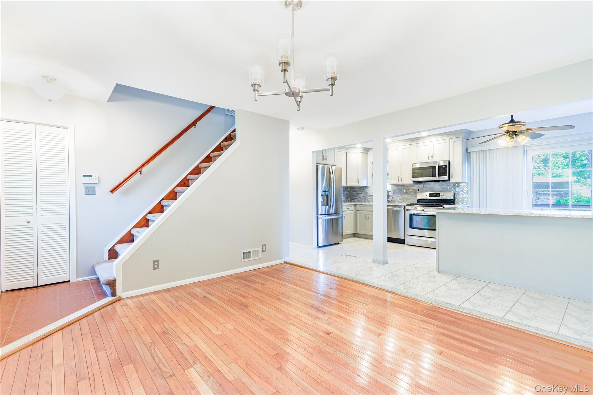 5 Lime Court, West Babylon, NY 11704