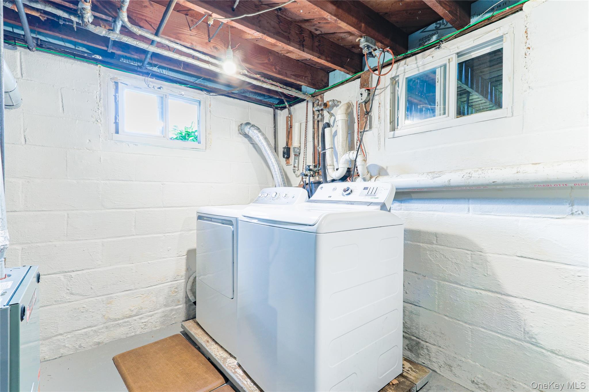 5 Lime Court, West Babylon, NY 11704