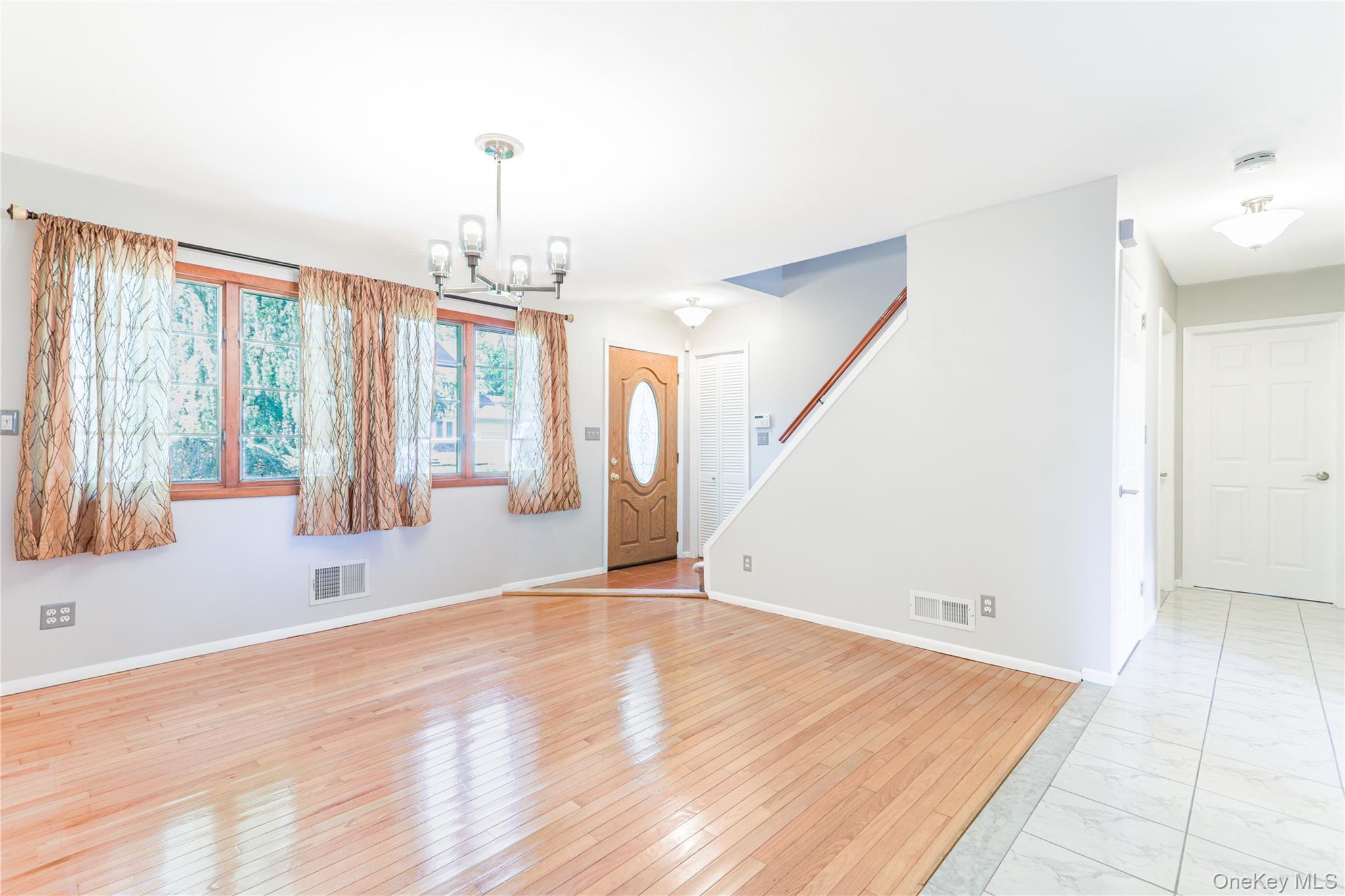 5 Lime Court, West Babylon, NY 11704