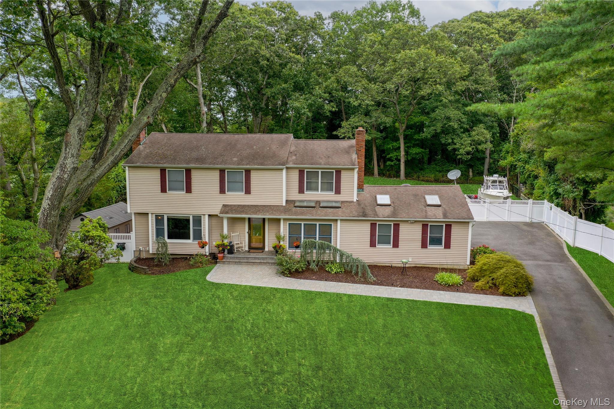 22 Whitney Gate, Smithtown, NY 11787
