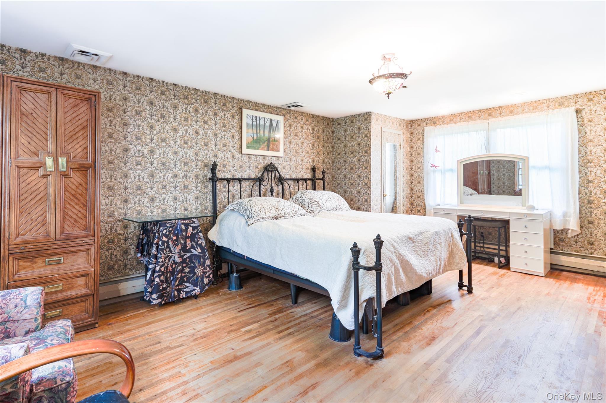 22 Whitney Gate, Smithtown, NY 11787