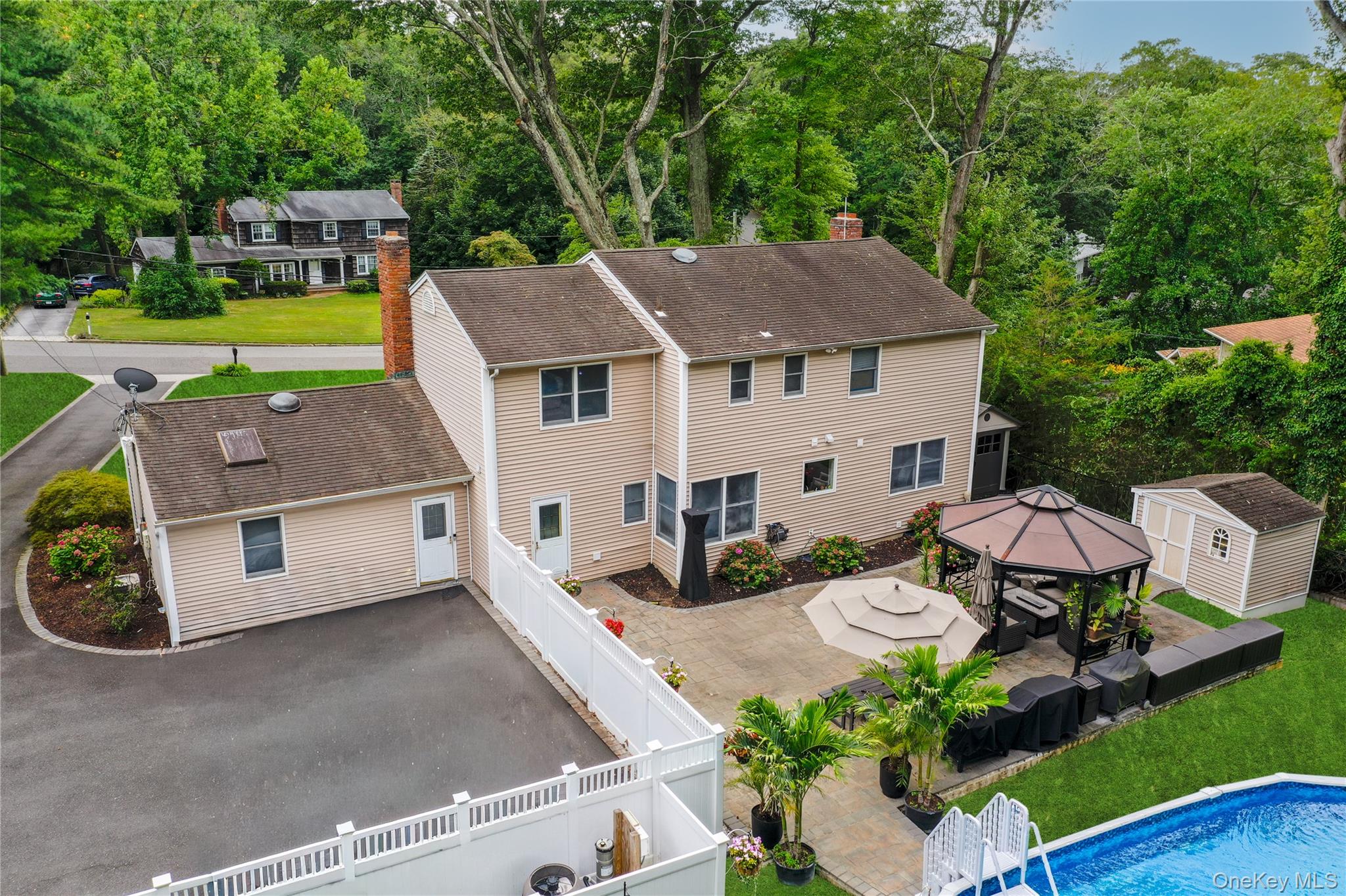 22 Whitney Gate, Smithtown, NY 11787