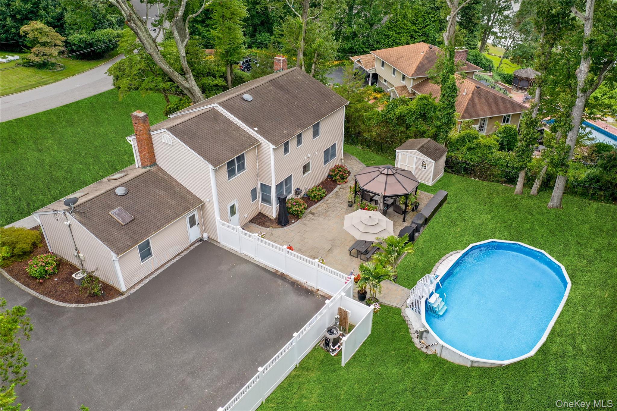 22 Whitney Gate, Smithtown, NY 11787