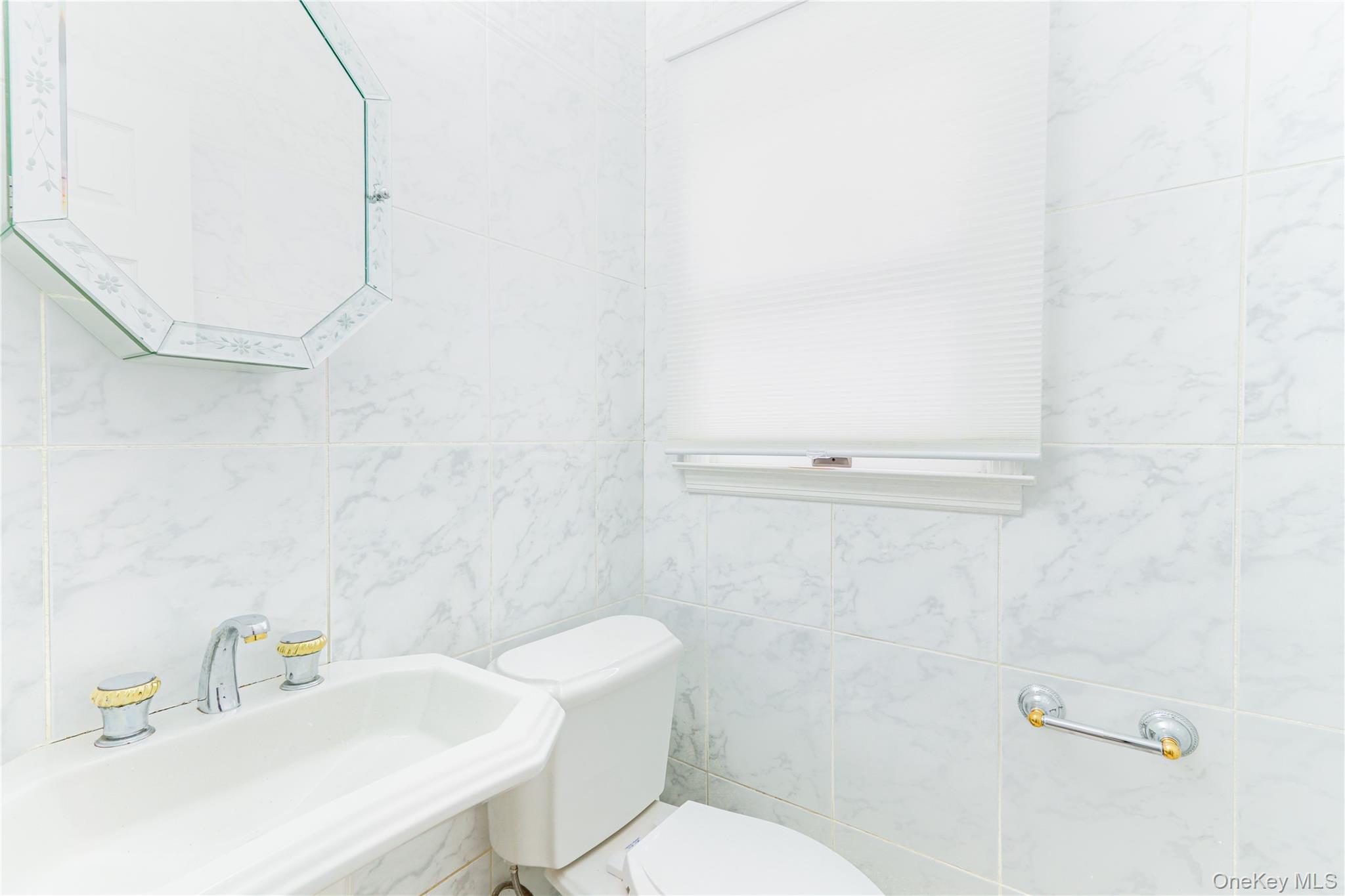 22 Whitney Gate, Smithtown, NY 11787