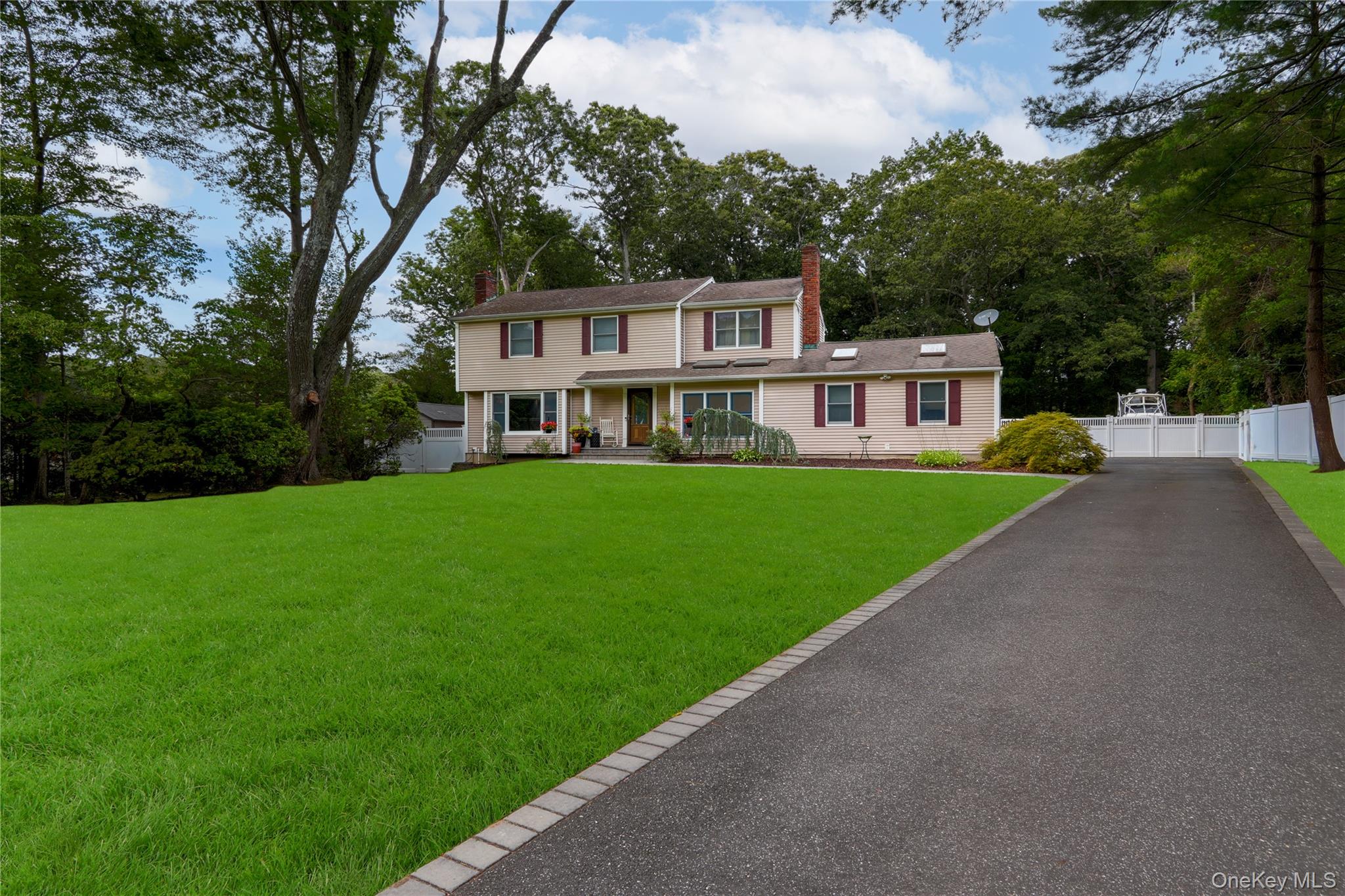 22 Whitney Gate, Smithtown, NY 11787