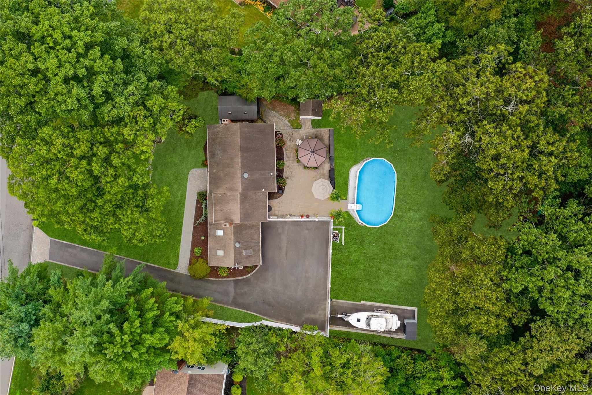 22 Whitney Gate, Smithtown, NY 11787