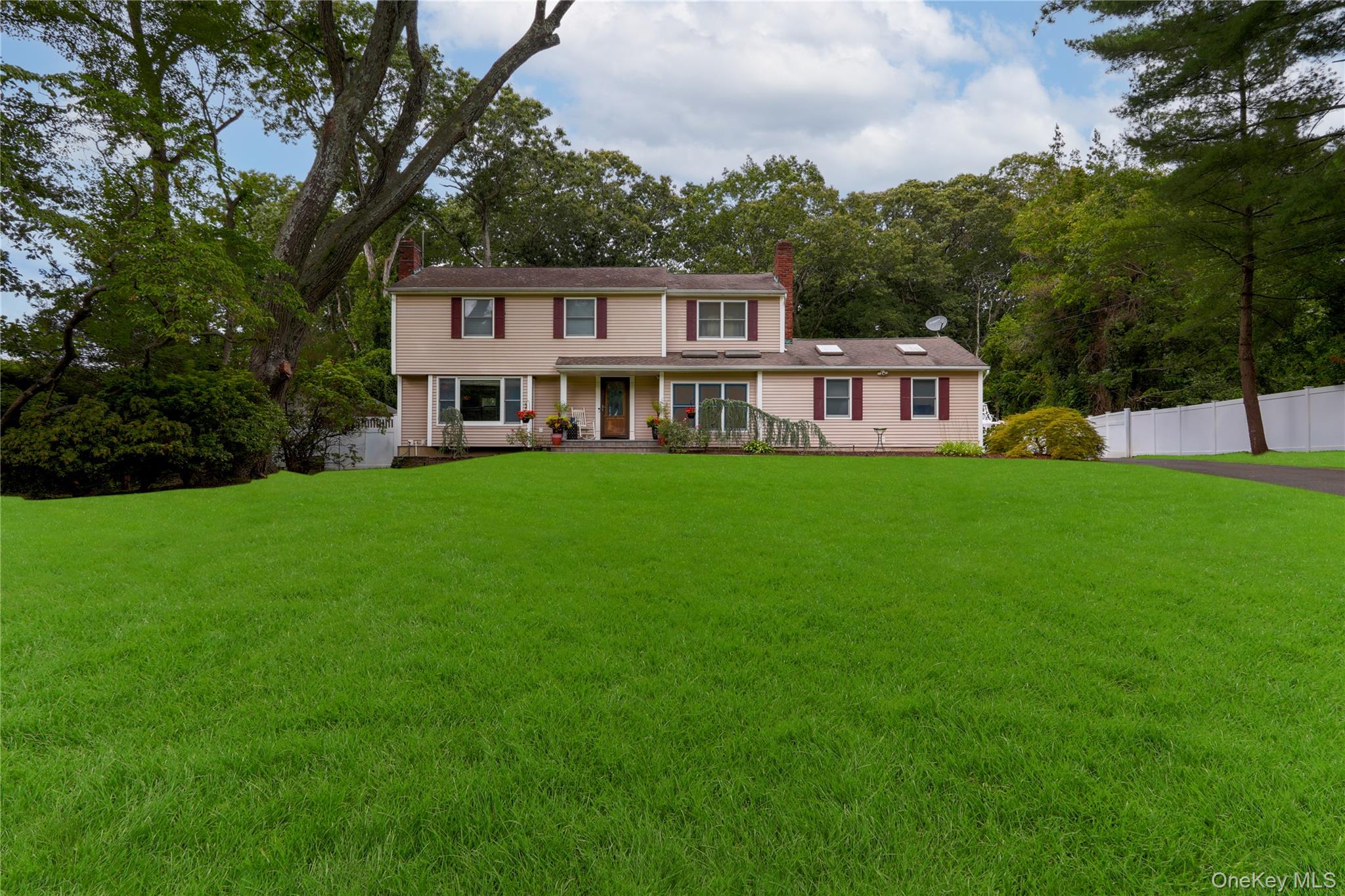 22 Whitney Gate, Smithtown, NY 11787