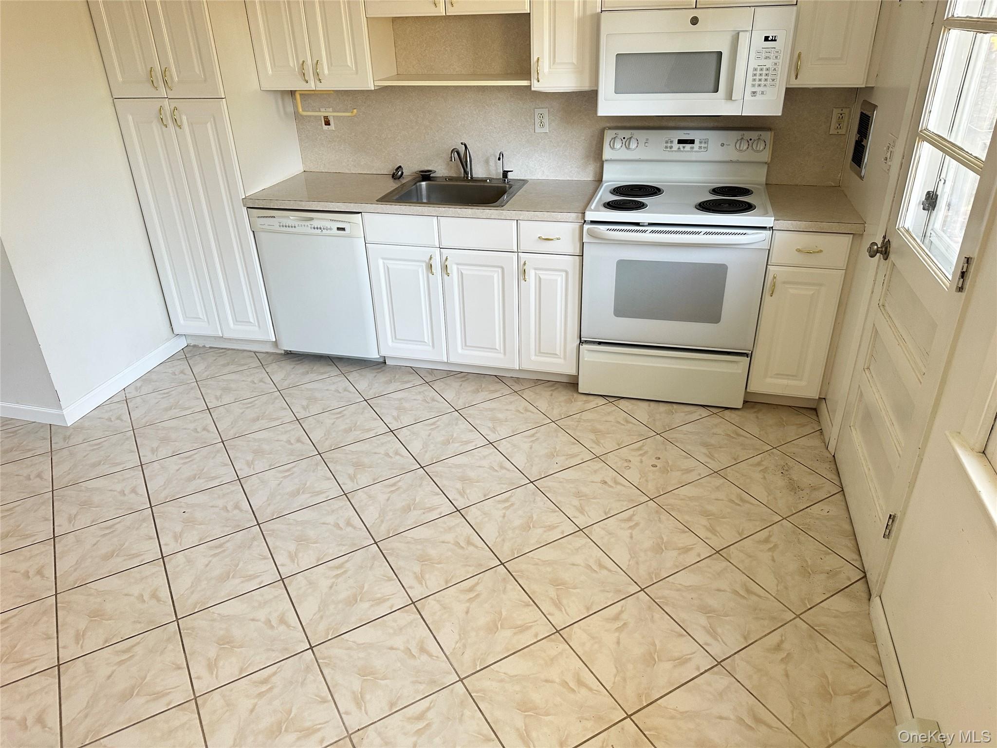 14 S Delaware Drive, Nyack, NY 10960