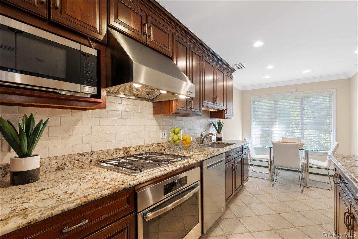 9 Evon Court, Scarsdale, NY 10583