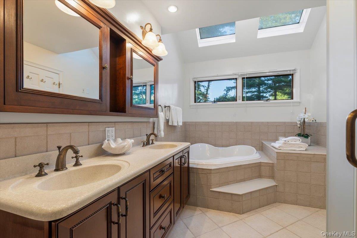 9 Evon Court, Scarsdale, NY 10583