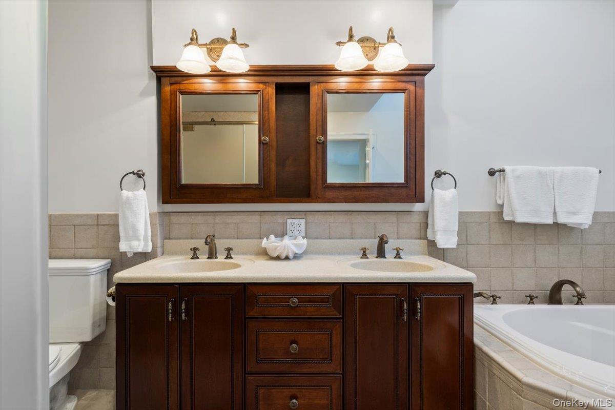 9 Evon Court, Scarsdale, NY 10583