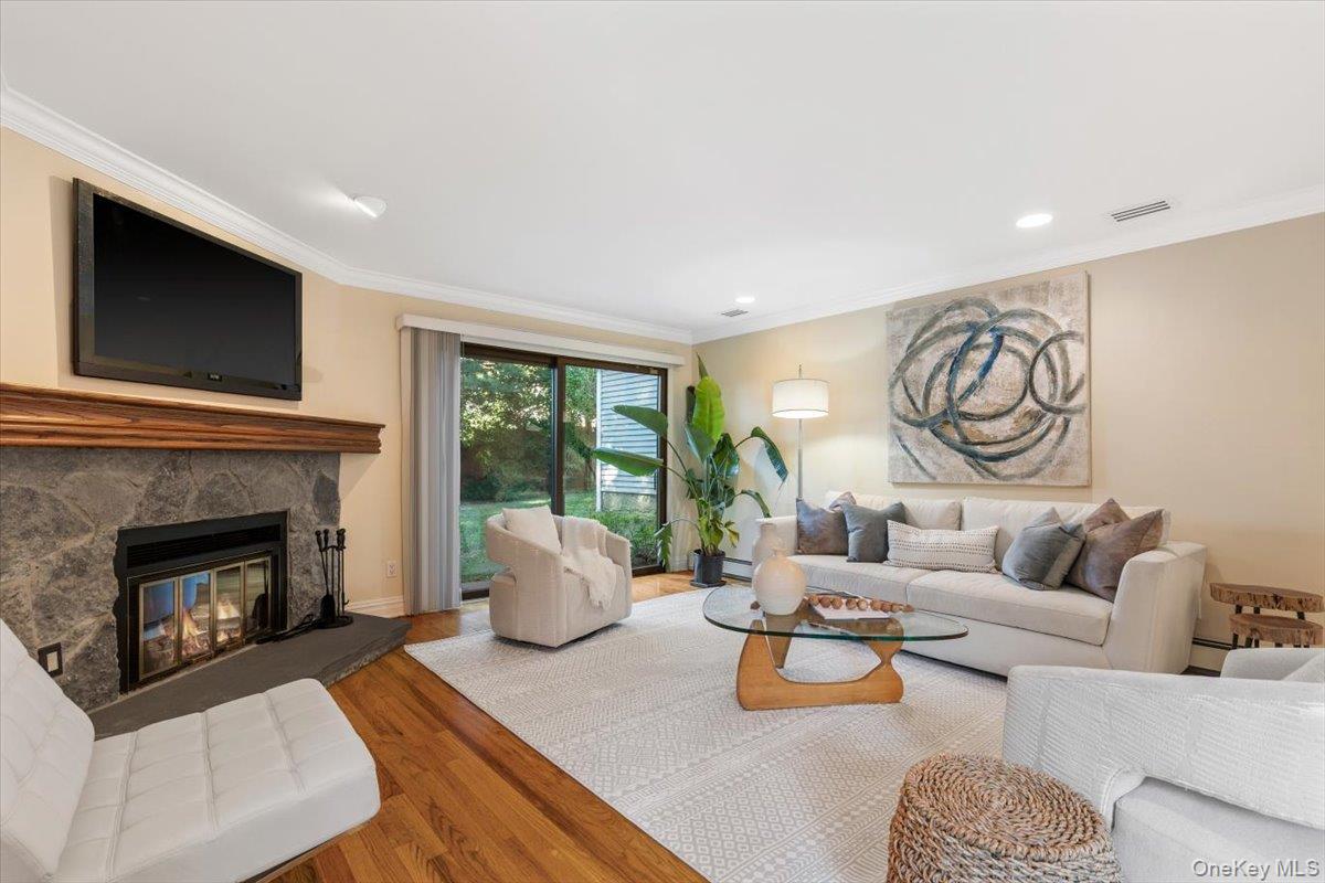 9 Evon Court, Scarsdale, NY 10583