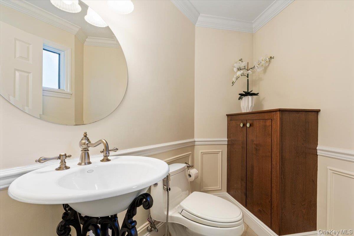 9 Evon Court, Scarsdale, NY 10583