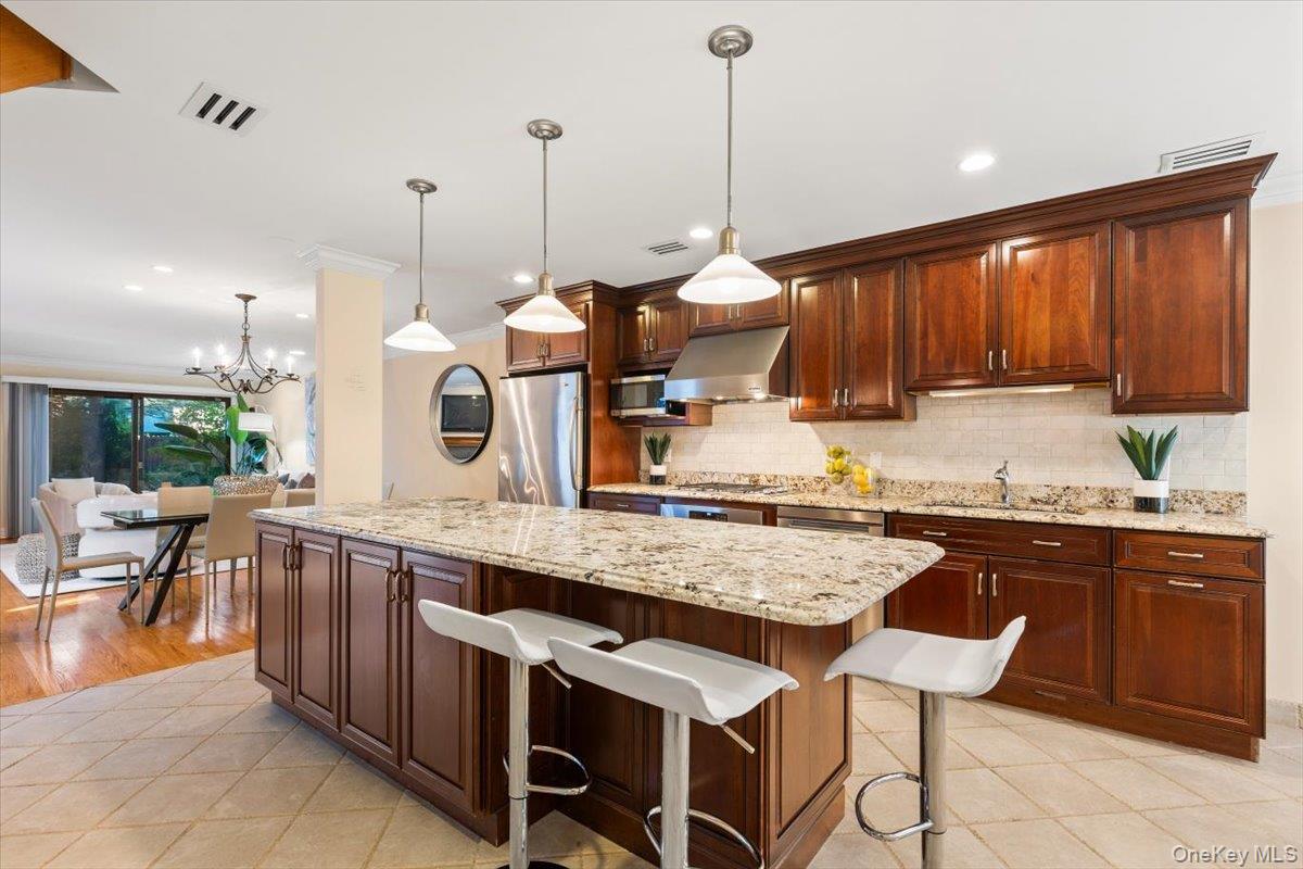 9 Evon Court, Scarsdale, NY 10583