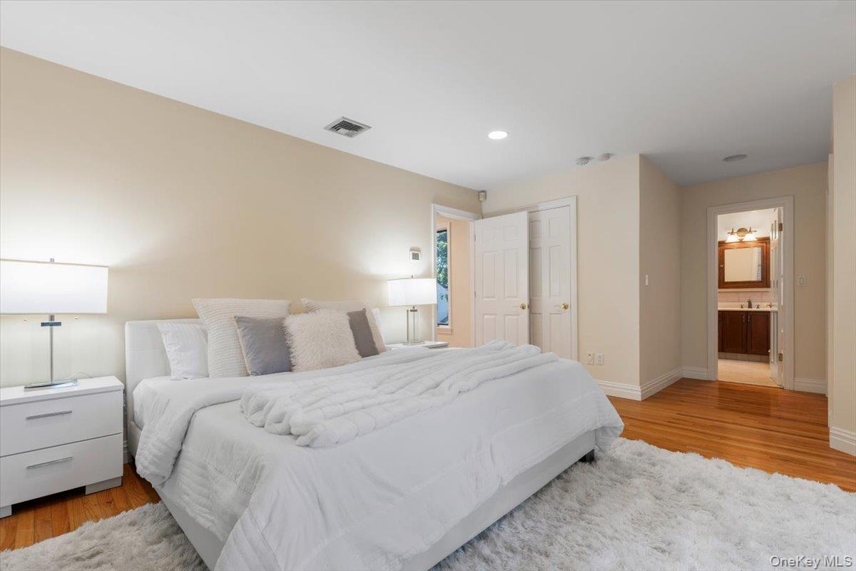 9 Evon Court, Scarsdale, NY 10583