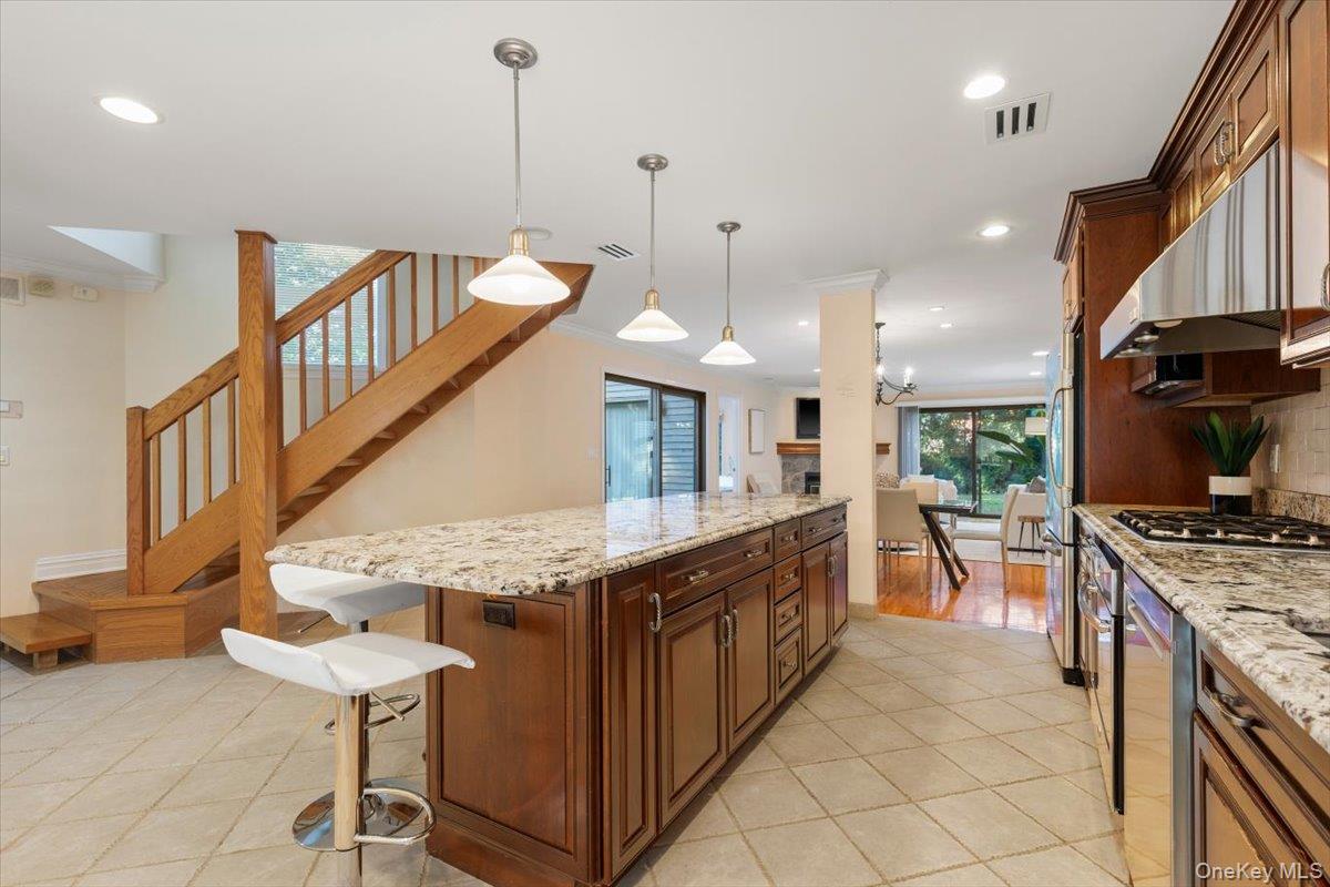 9 Evon Court, Scarsdale, NY 10583