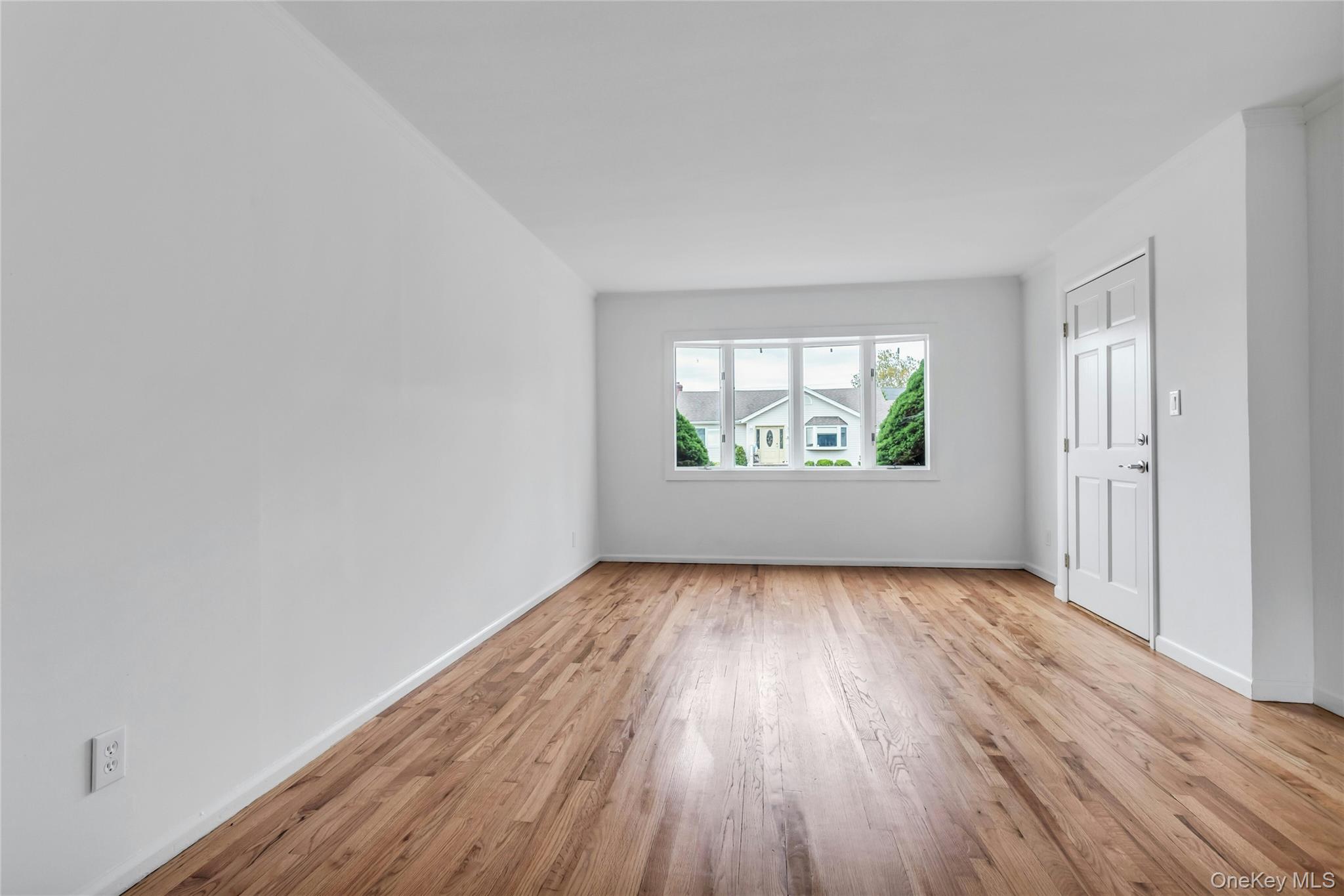 344 N Hickory Street, Massapequa, NY 11758