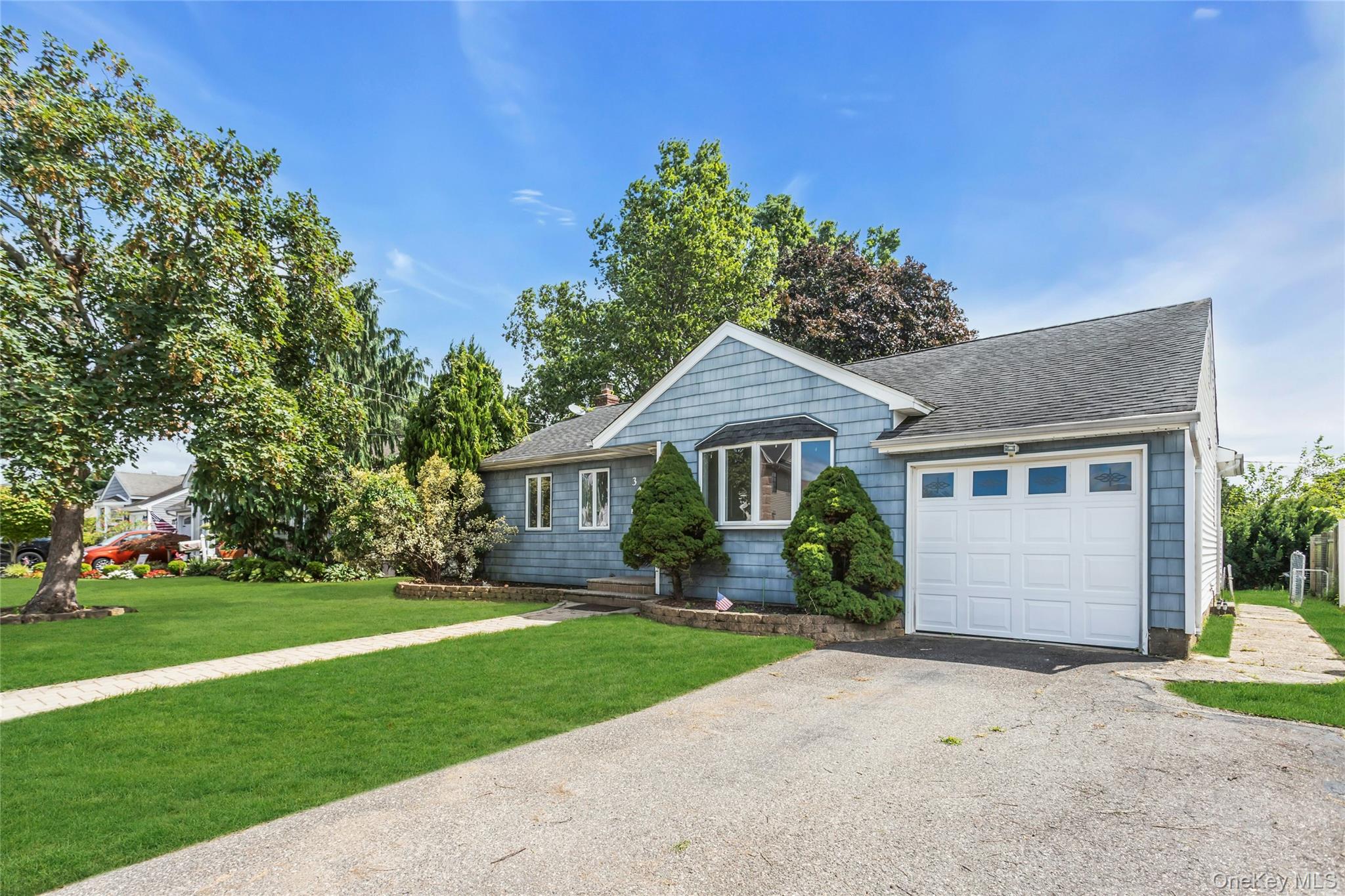 344 N Hickory Street, Massapequa, NY 11758