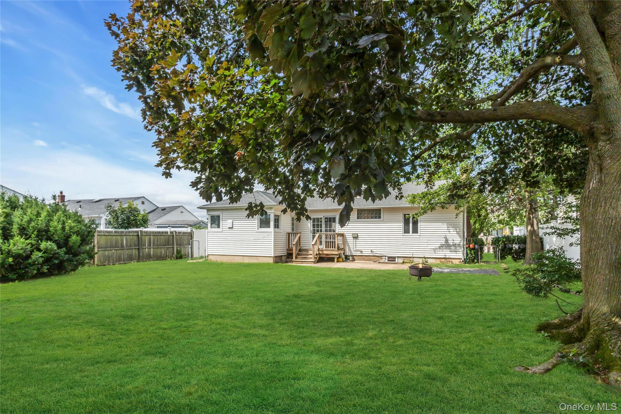 344 N Hickory Street, Massapequa, NY 11758