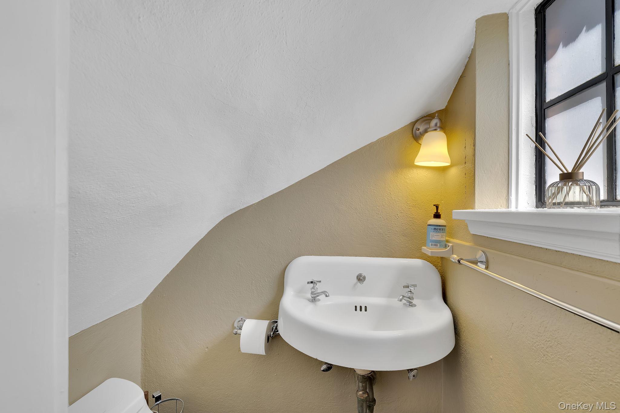 11 Seaman Road, Poughkeepsie, NY 12601