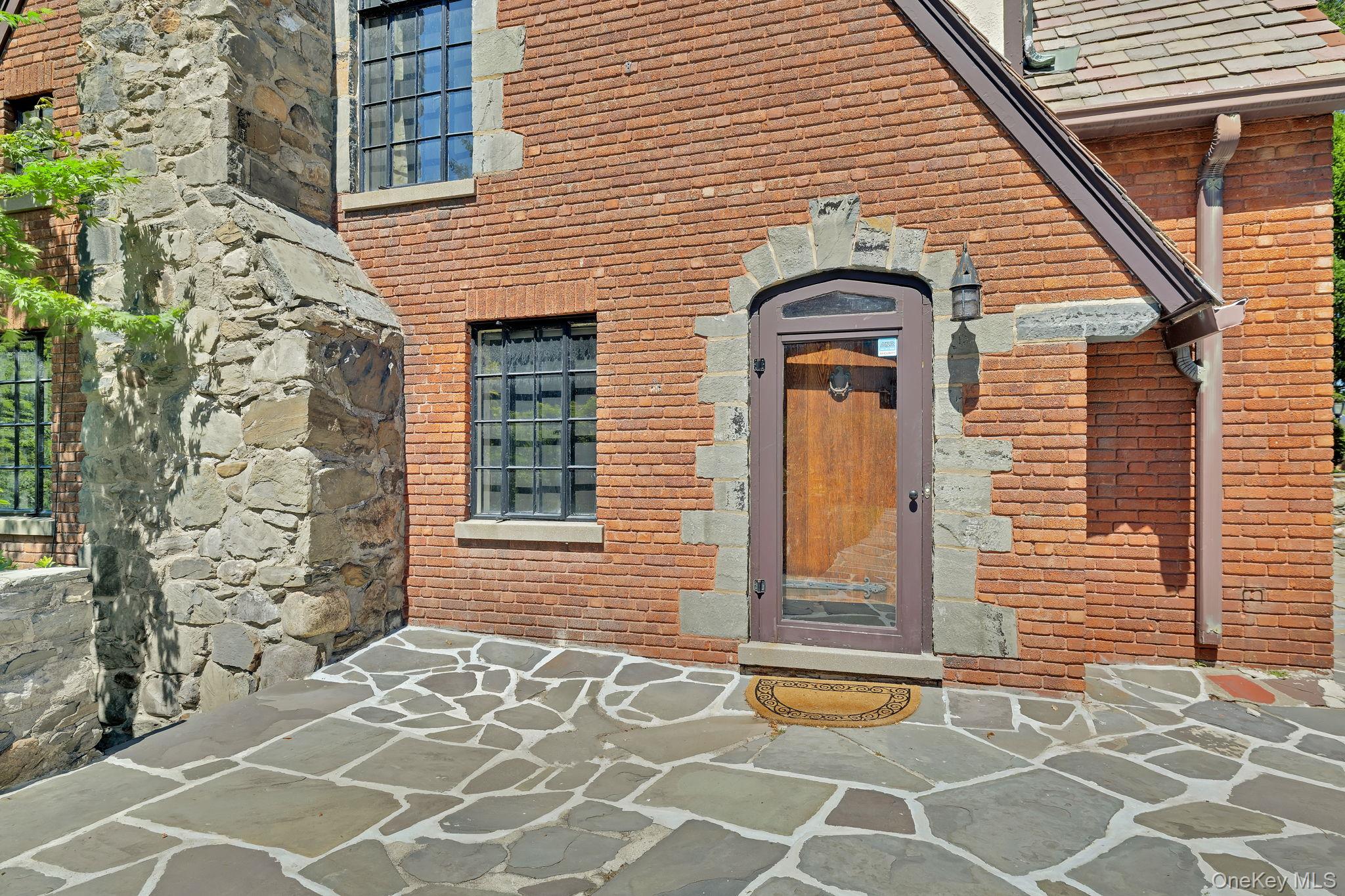 11 Seaman Road, Poughkeepsie, NY 12601