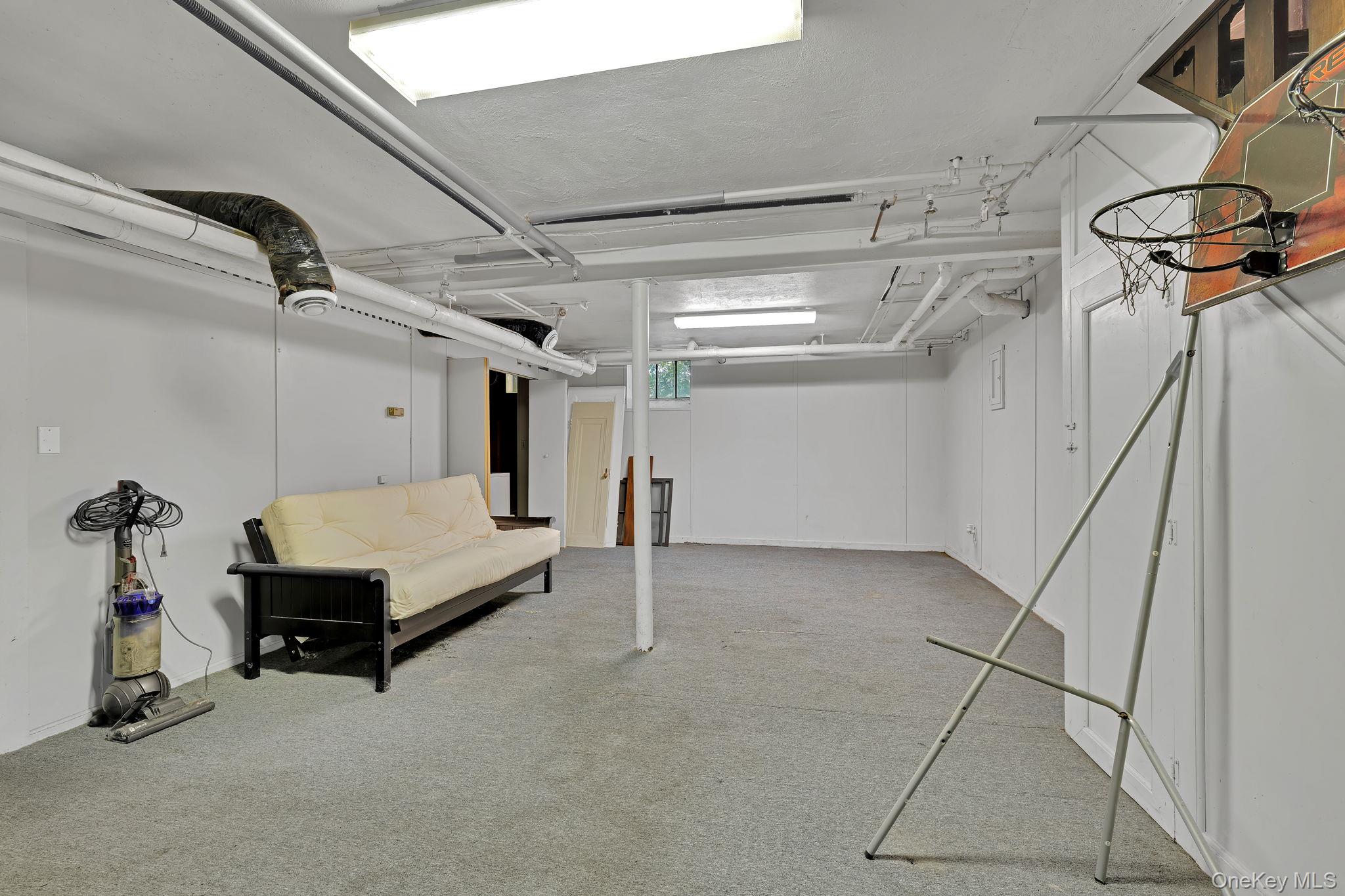 11 Seaman Road, Poughkeepsie, NY 12601