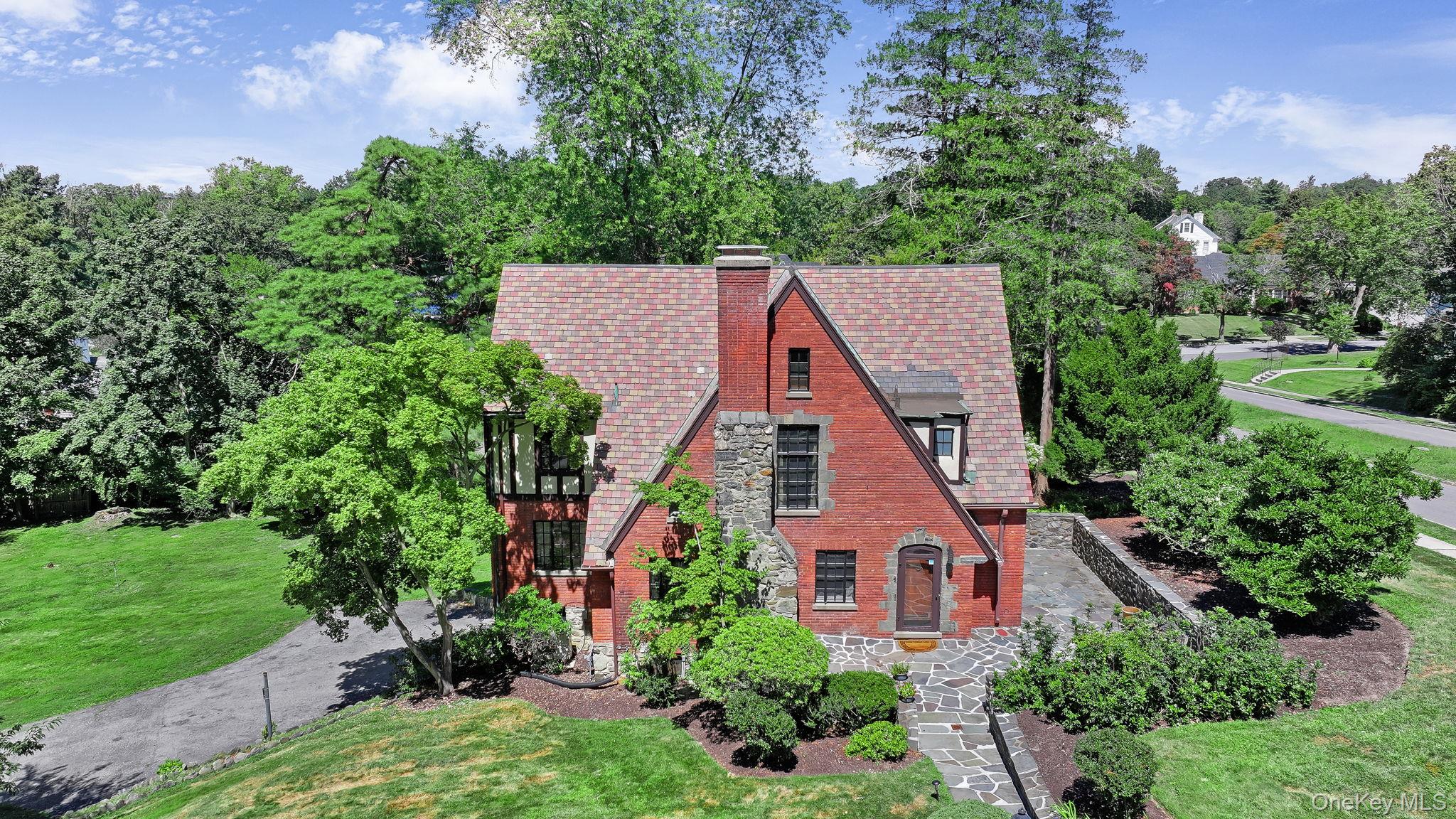 11 Seaman Road, Poughkeepsie, NY 12601