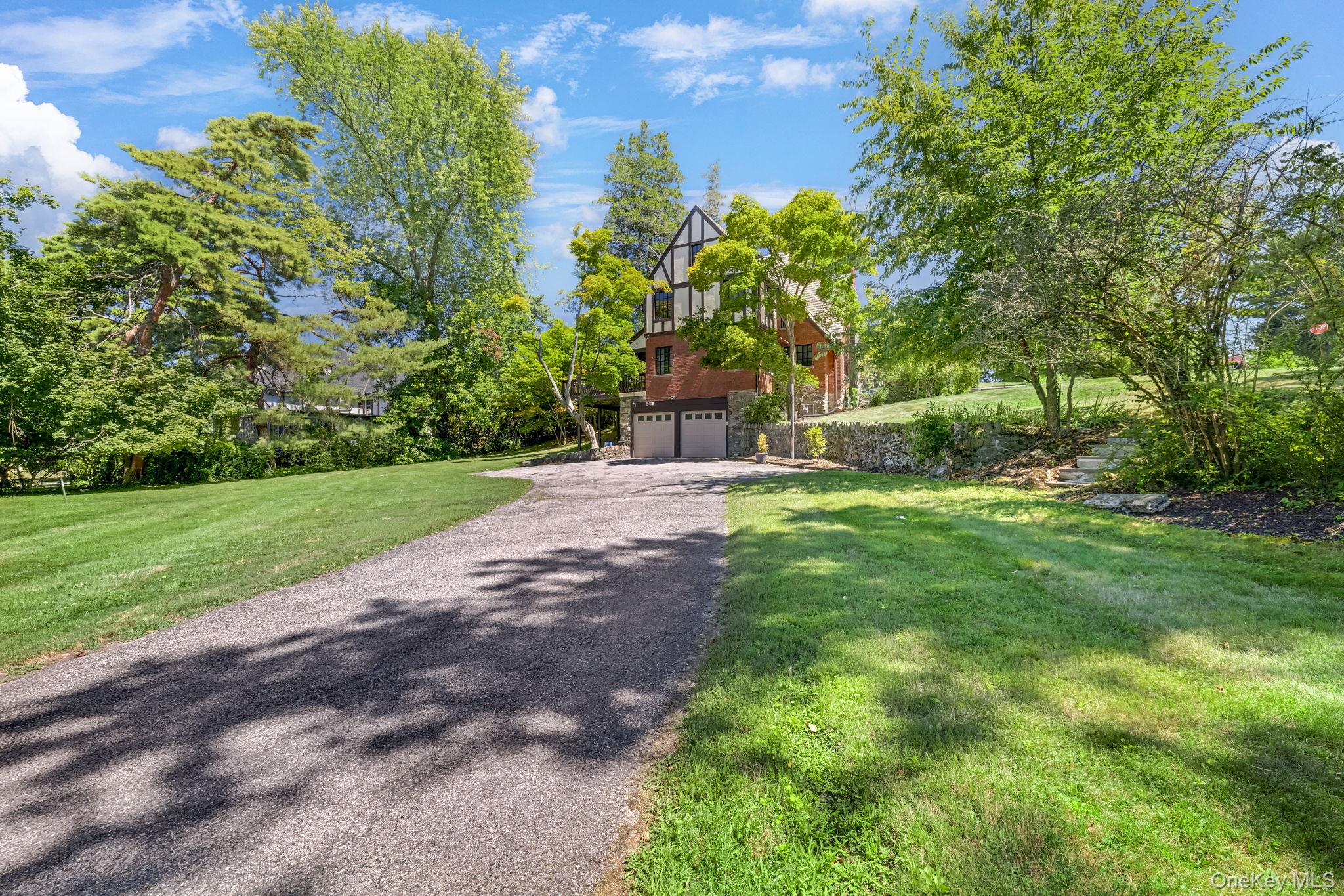 11 Seaman Road, Poughkeepsie, NY 12601