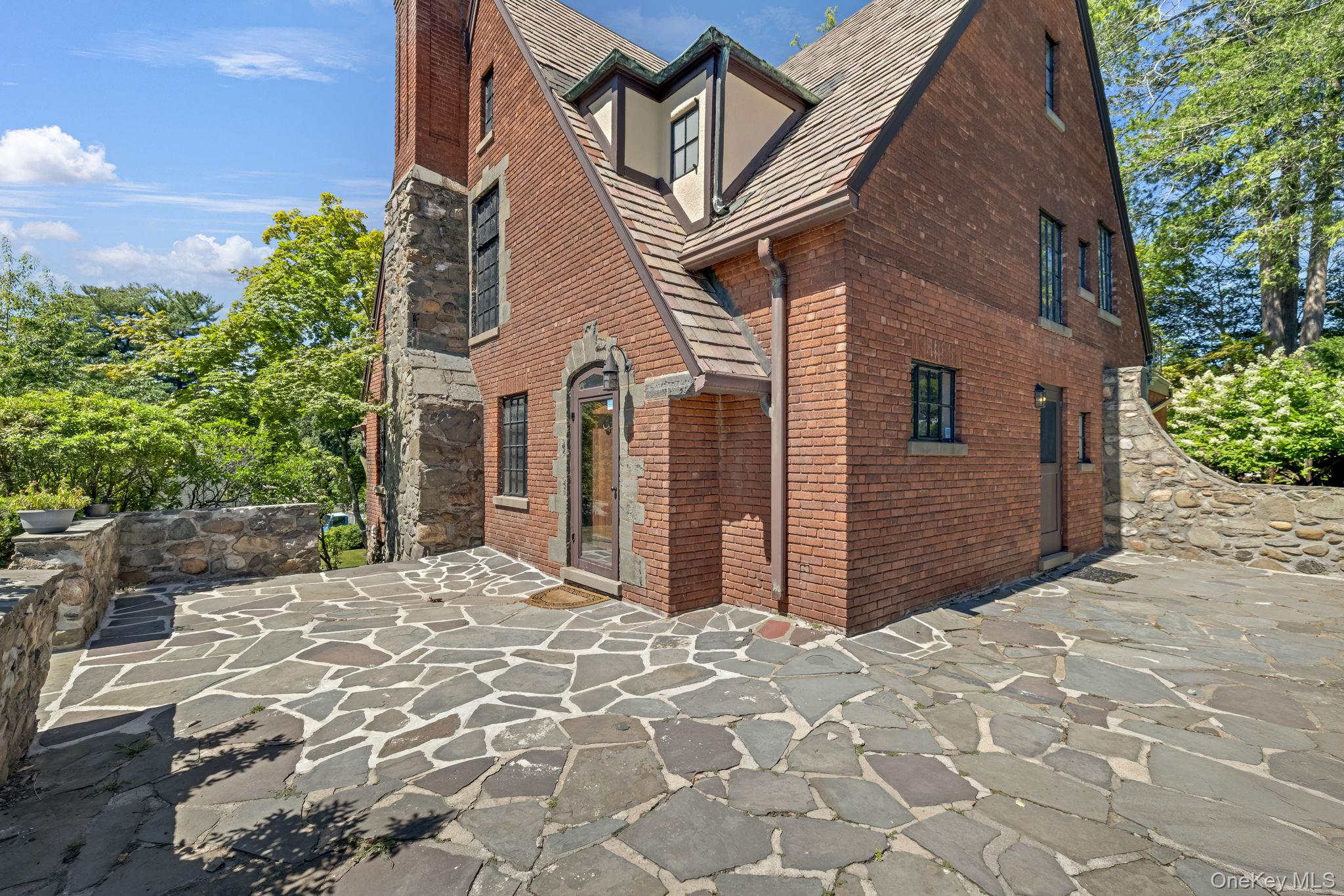 11 Seaman Road, Poughkeepsie, NY 12601