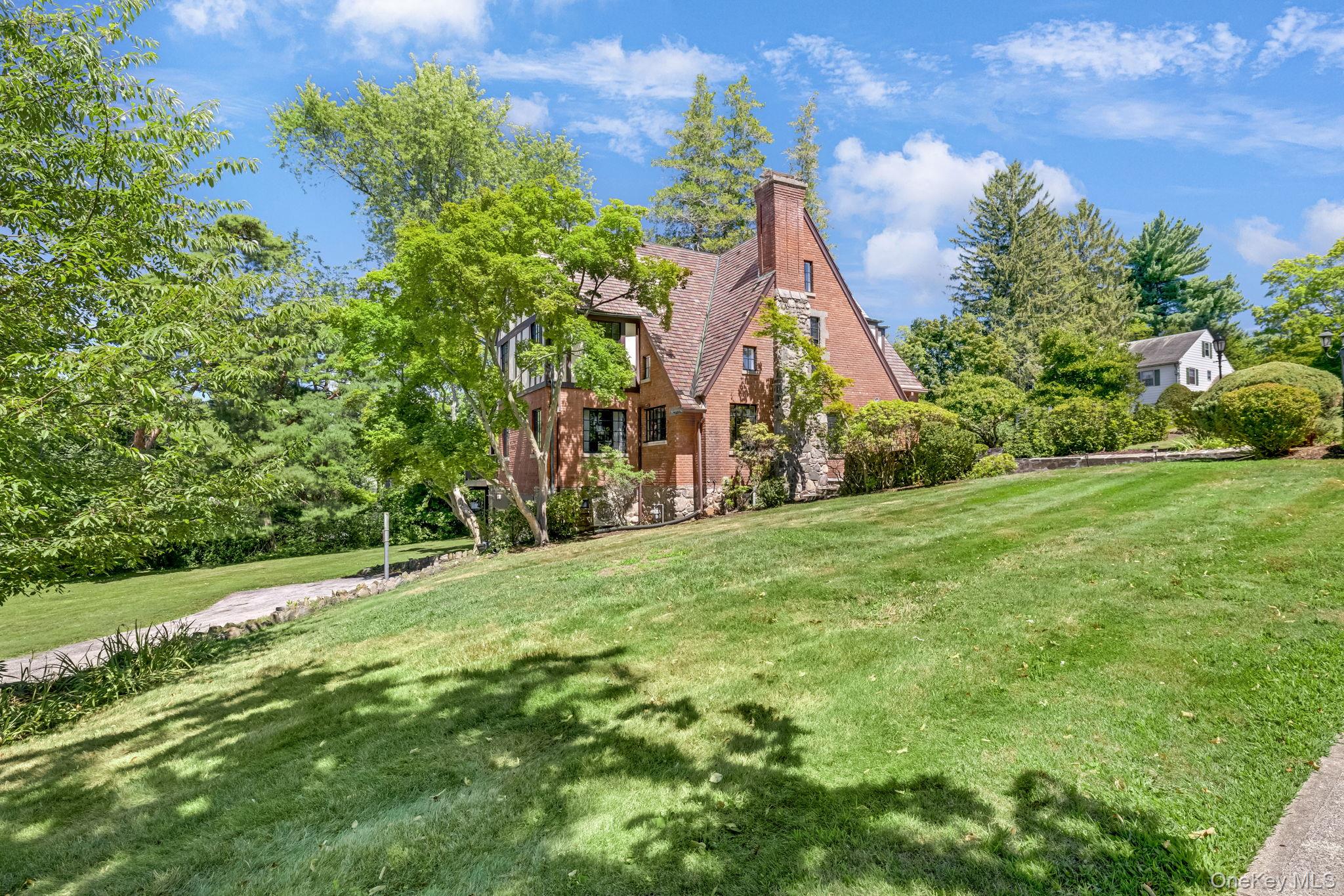 11 Seaman Road, Poughkeepsie, NY 12601