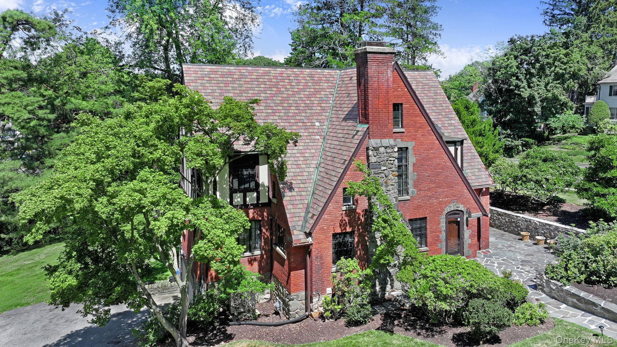 11 Seaman Road, Poughkeepsie, NY 12601