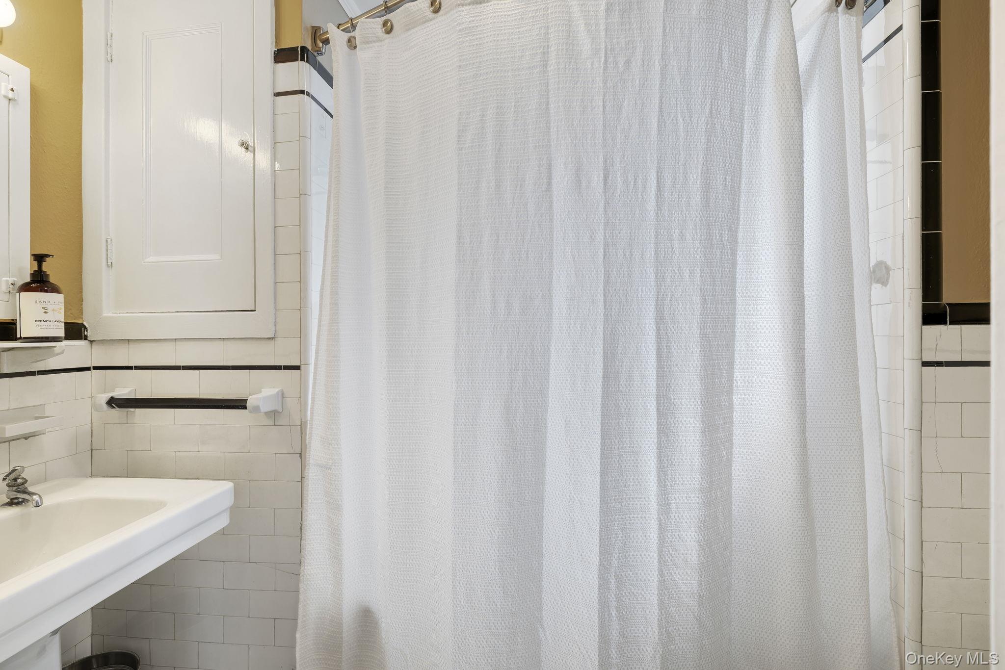 11 Seaman Road, Poughkeepsie, NY 12601