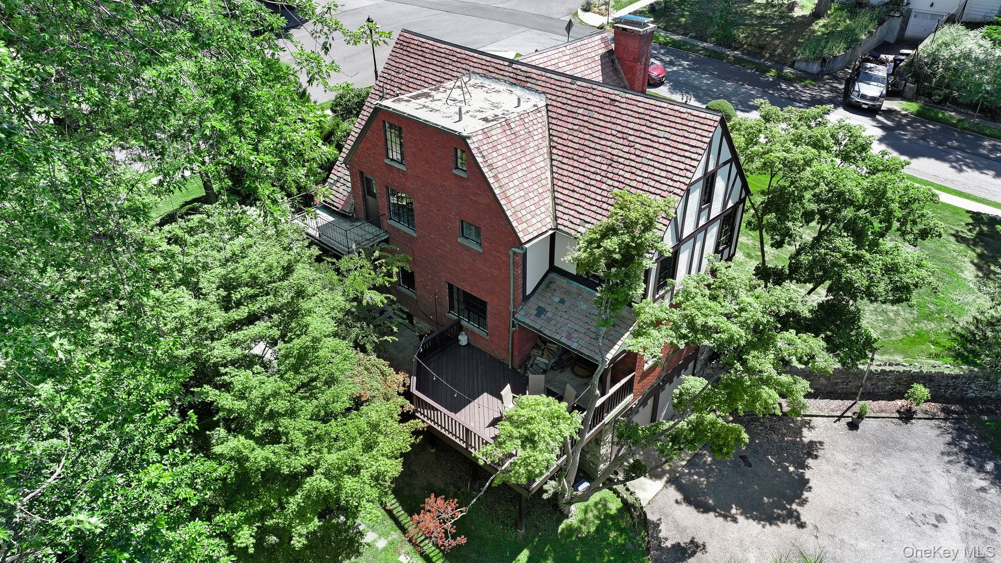 11 Seaman Road, Poughkeepsie, NY 12601