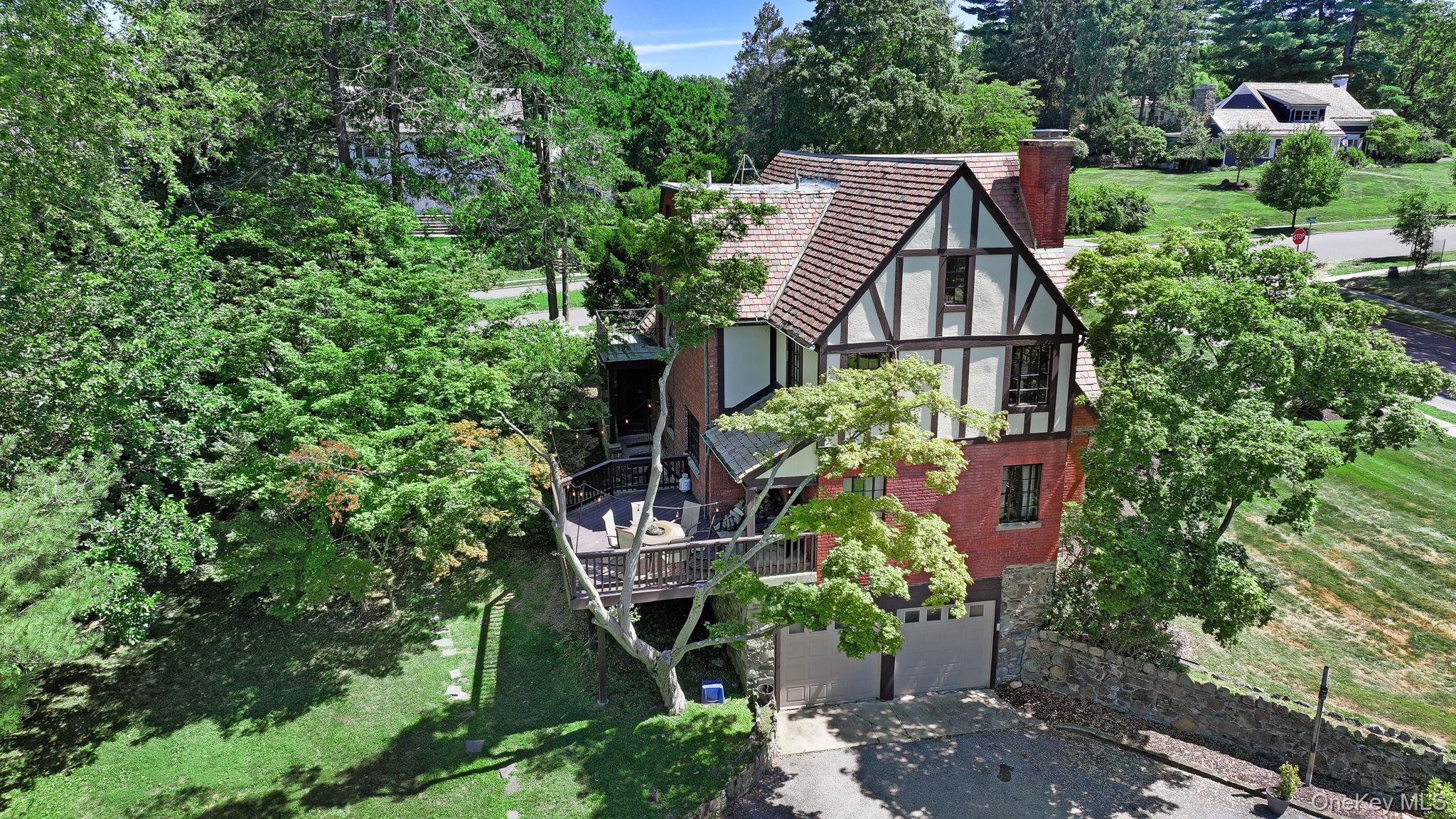 11 Seaman Road, Poughkeepsie, NY 12601