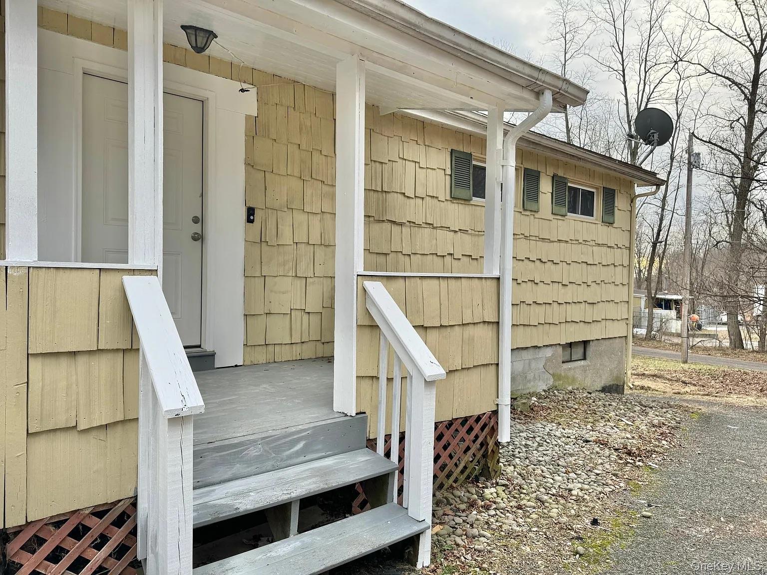 2432 State Route 300 # 3, Wallkill, NY 12589