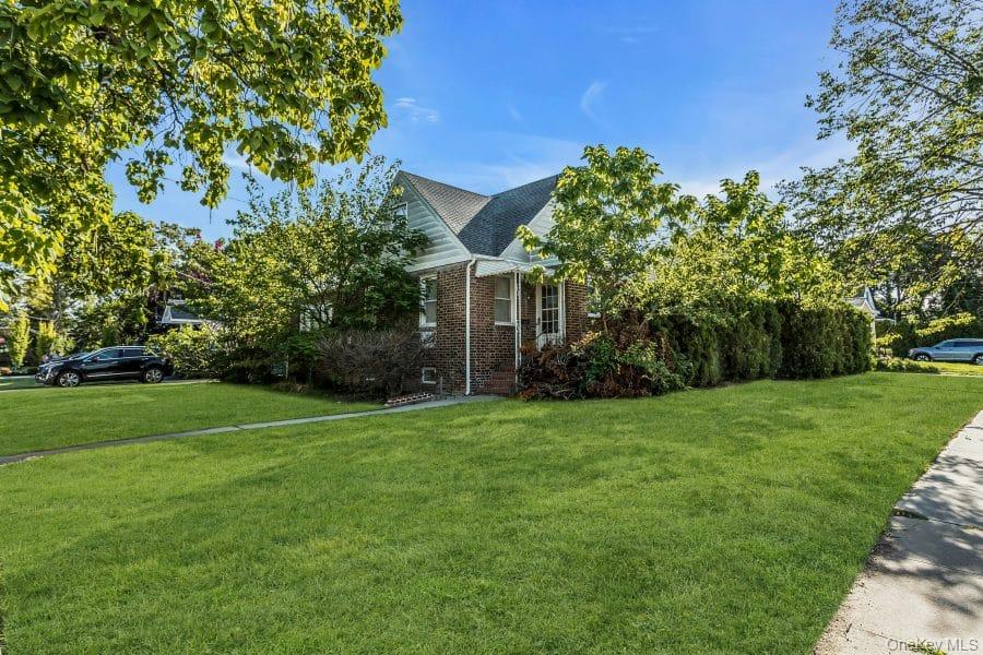 291 Lincoln Street, Franklin Square, NY 11010