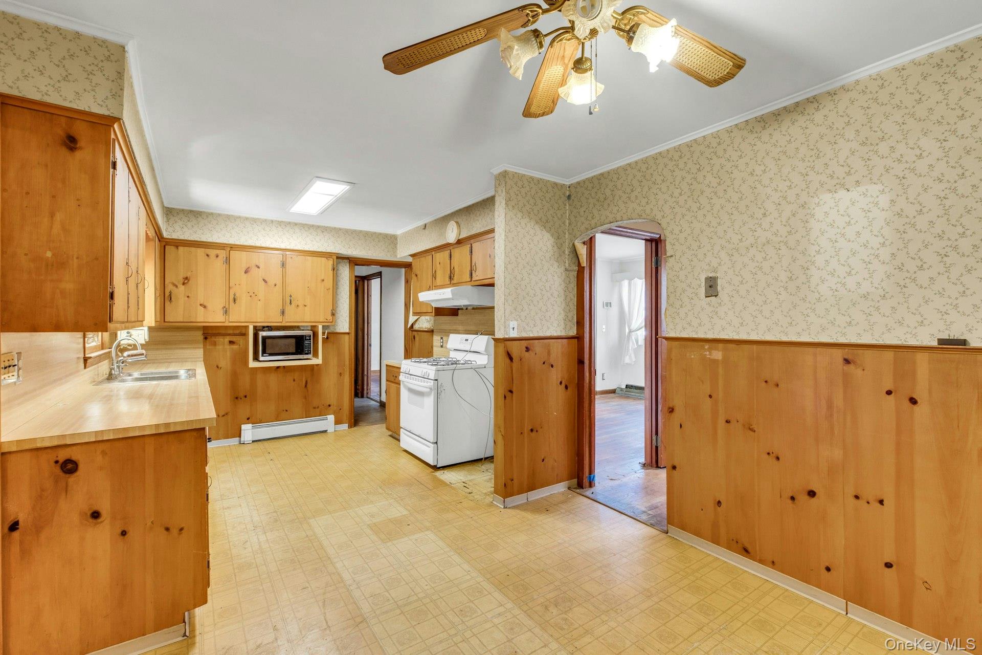 8 N Westbury Road, Hampton Bays, NY 11946