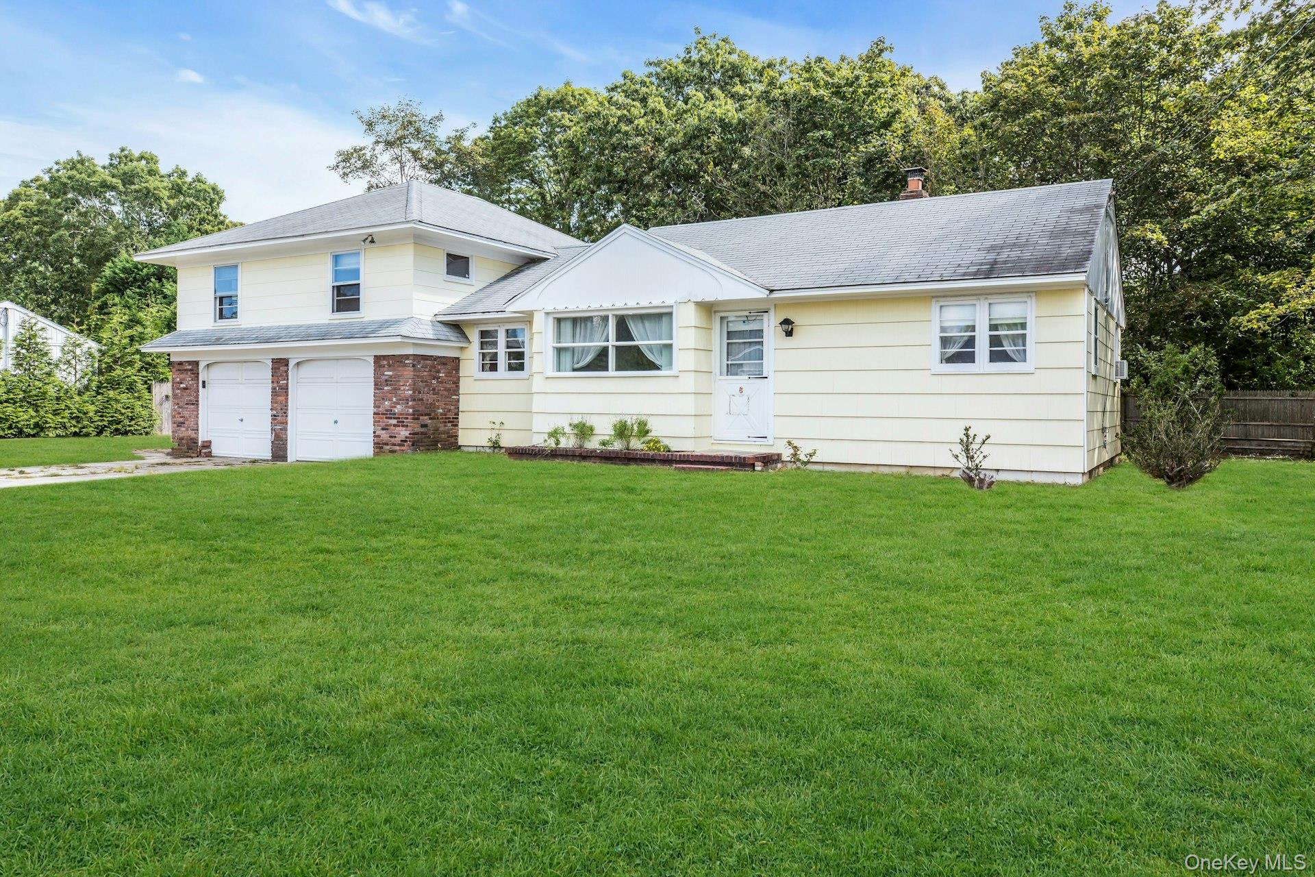 8 N Westbury Road, Hampton Bays, NY 11946