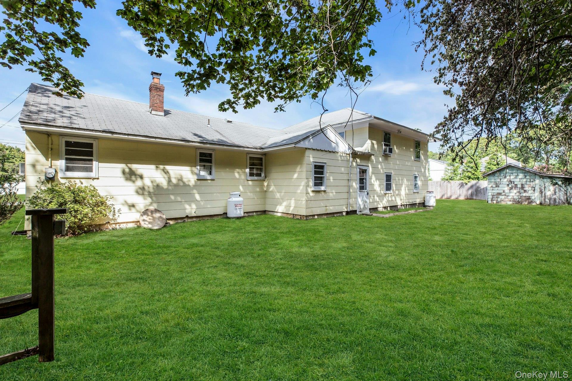 8 N Westbury Road, Hampton Bays, NY 11946