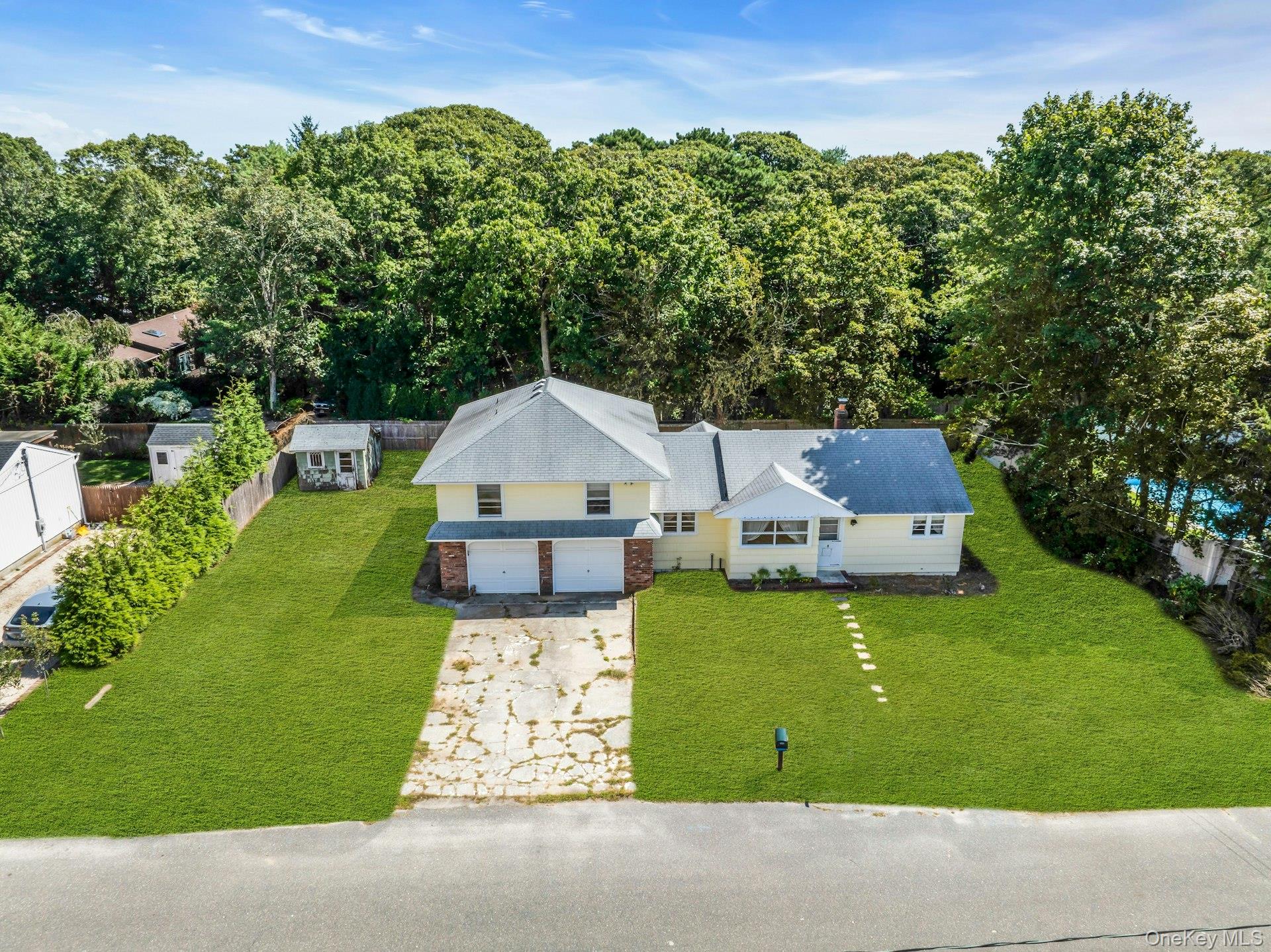 8 N Westbury Road, Hampton Bays, NY 11946