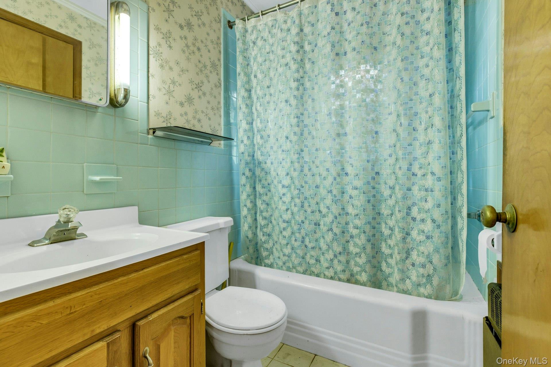 8 N Westbury Road, Hampton Bays, NY 11946