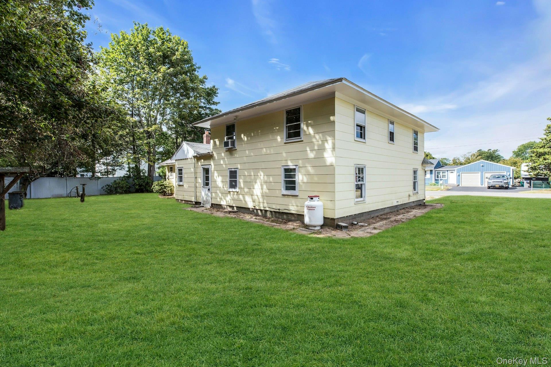 8 N Westbury Road, Hampton Bays, NY 11946