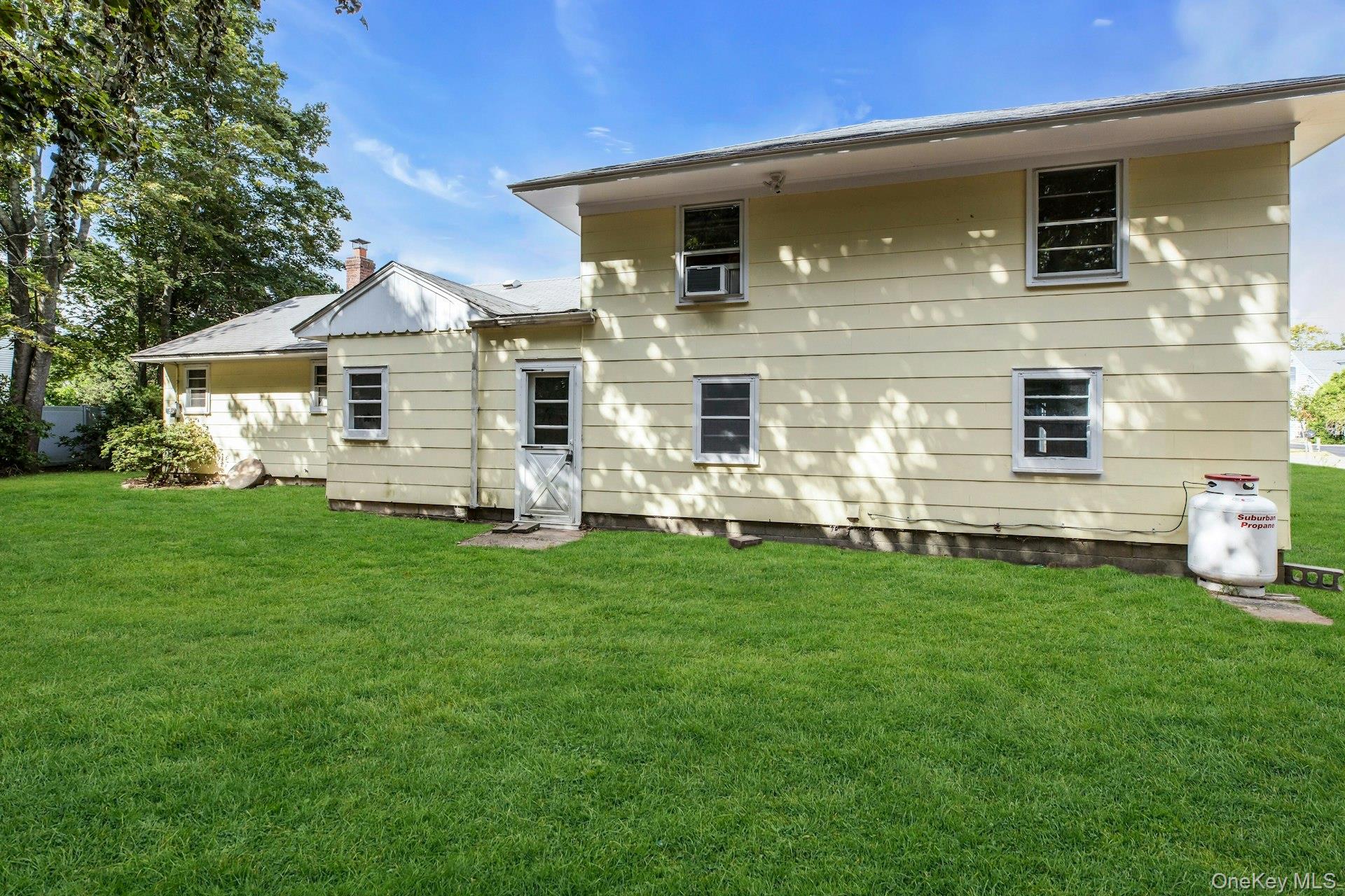 8 N Westbury Road, Hampton Bays, NY 11946