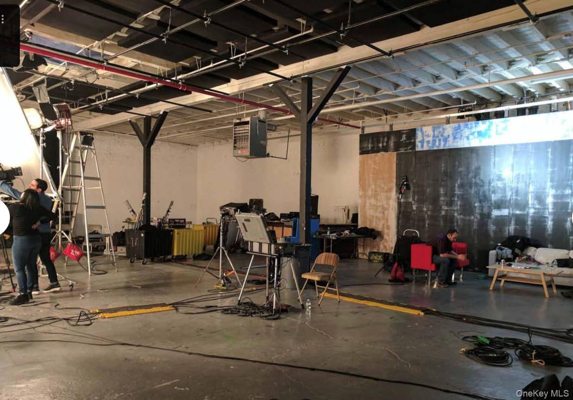 300 Kingsland Avenue, Brooklyn, NY 11222