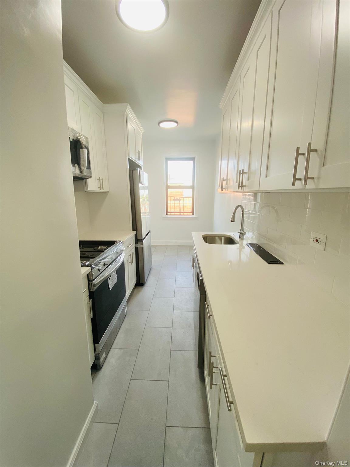 61-09 39 Avenue # J5, Woodside, NY 11377