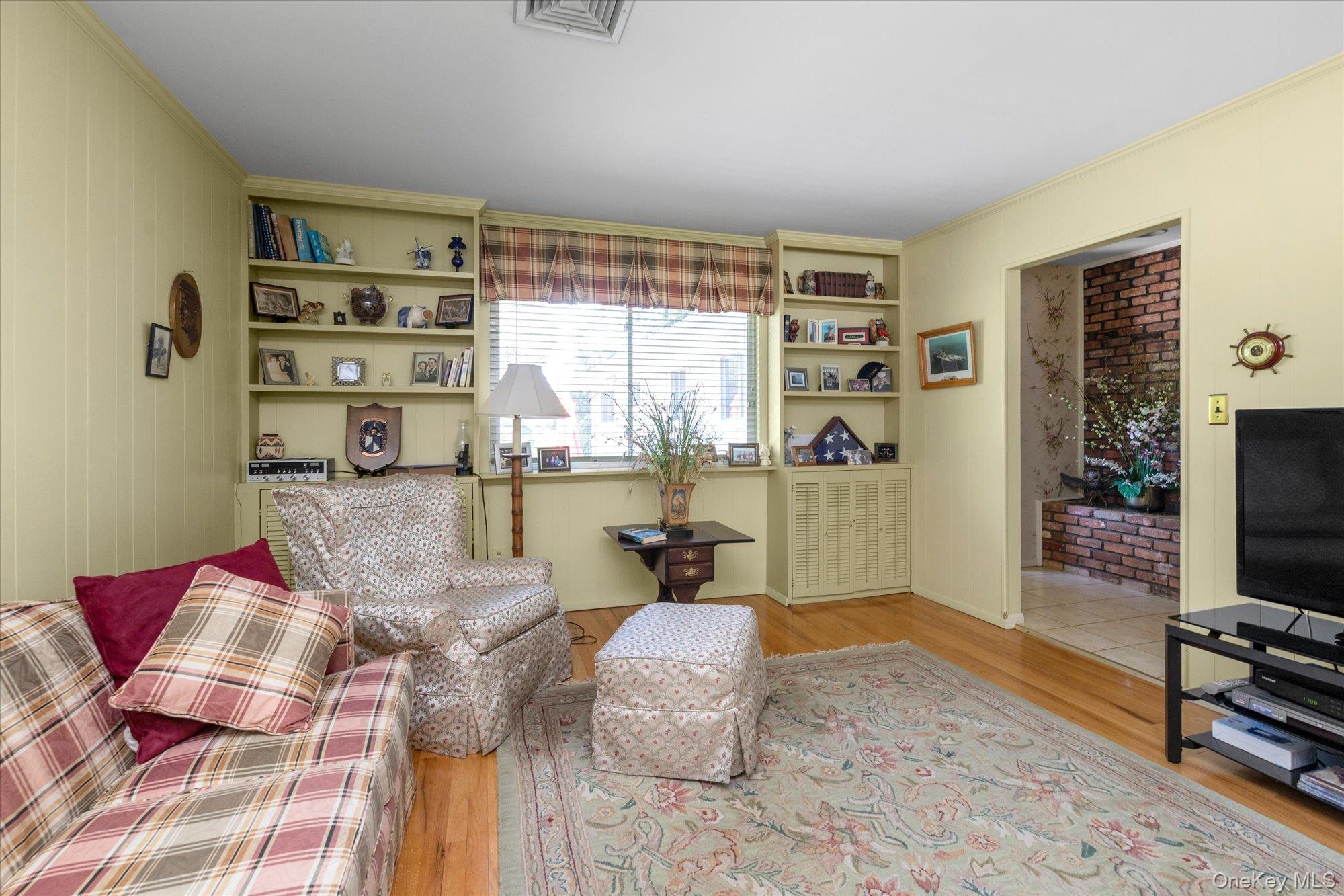 41 Villanova Lane, Dix Hills, NY 11746