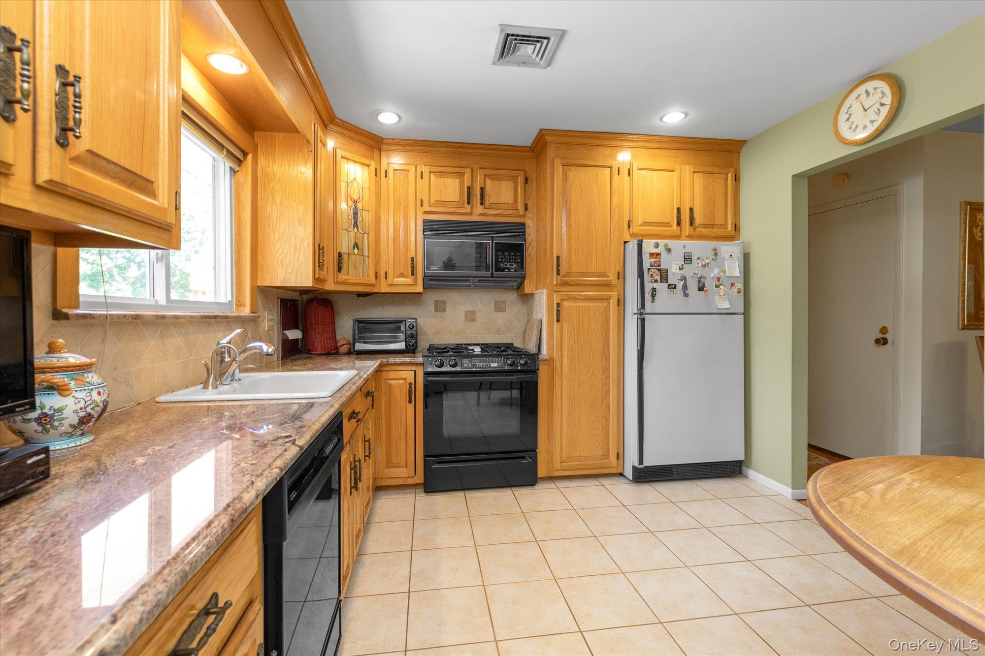 41 Villanova Lane, Dix Hills, NY 11746