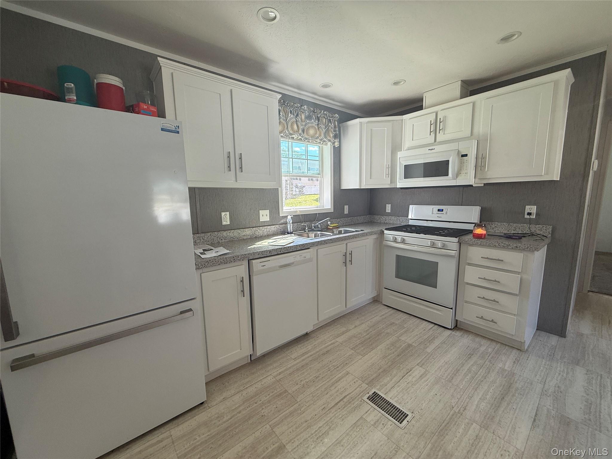 412 Sandgate Drive, New Windsor, NY 12553