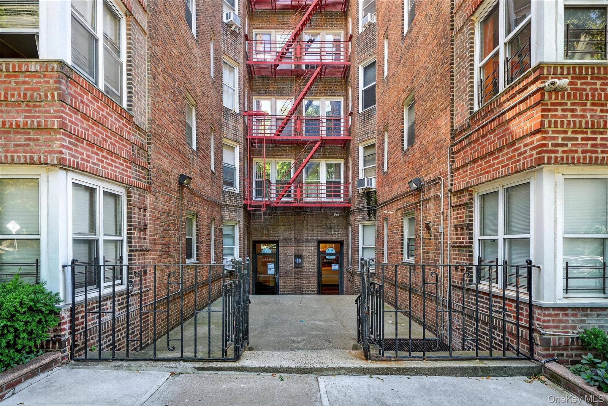 601 Pelham Parkway N # 106, Bronx, NY 10467